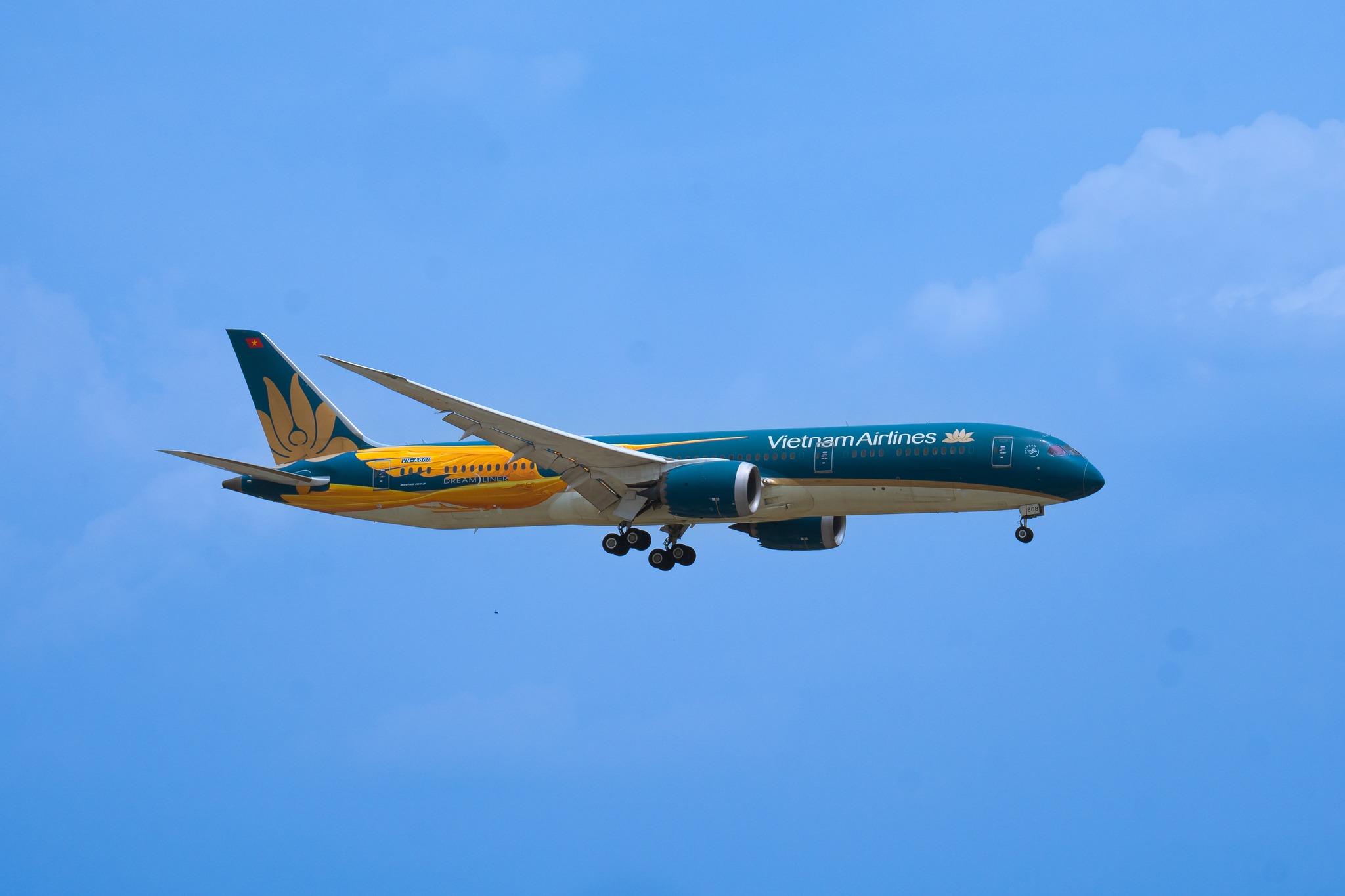 Khách quốc tế bùng nổ, Vietnam Airlines lãi lớn- Ảnh 2. Khách quốc tế bùng nổ, Vietnam Airlines lãi lớn- Ảnh 2.