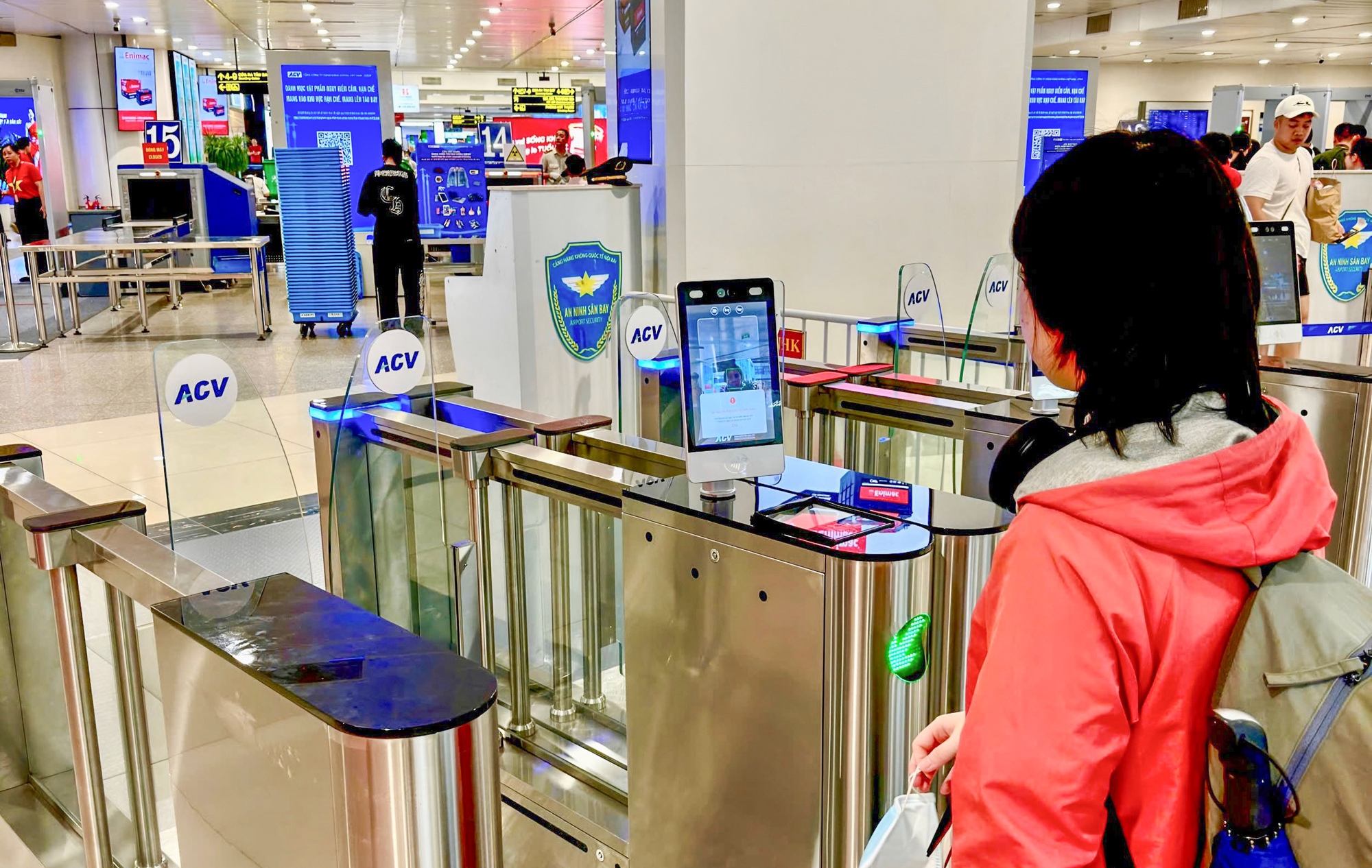 Đặt vé bay Vietjet, làm thủ tục dễ dàng bằng sinh trắc học trên ứng dụng VNeID- Ảnh 1. Đặt vé bay Vietjet, làm thủ tục dễ dàng bằng sinh trắc học trên ứng dụng VNeID- Ảnh 1.