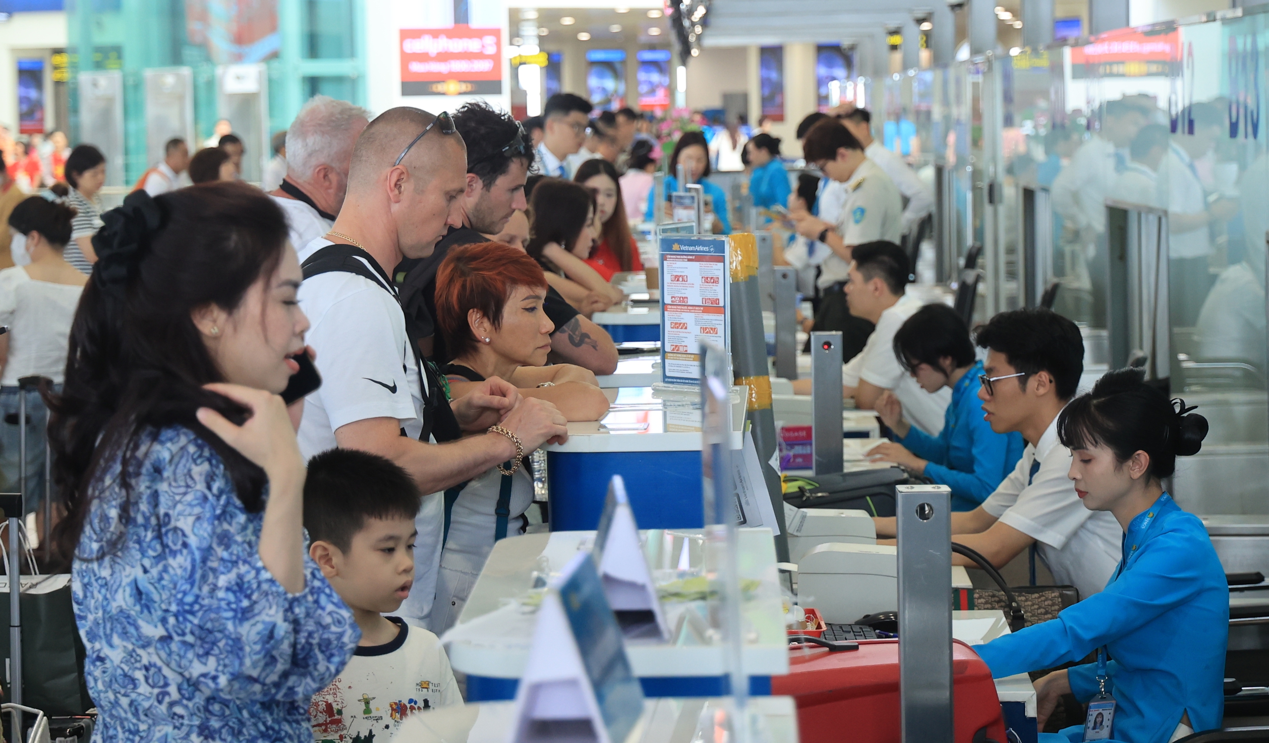 Khách quốc tế bùng nổ, Vietnam Airlines lãi lớn- Ảnh 1. Khách quốc tế bùng nổ, Vietnam Airlines lãi lớn- Ảnh 1.
