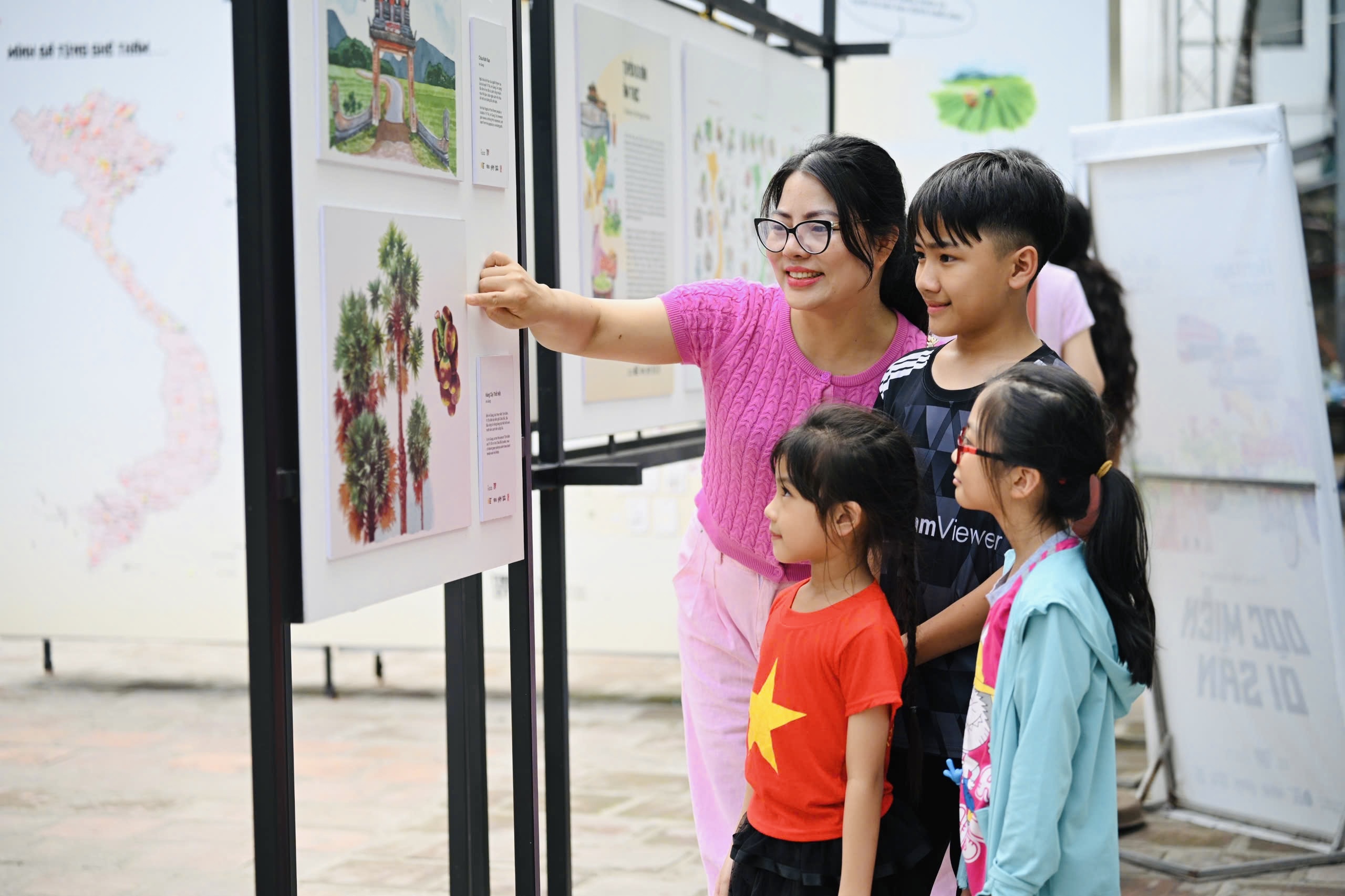 Hành trình đến Đại thắng mùa Xuân qua lăng kính triển lãm giữa Thủ đô- Ảnh 11. Hành trình đến Đại thắng mùa Xuân qua lăng kính triển lãm giữa Thủ đô- Ảnh 11.