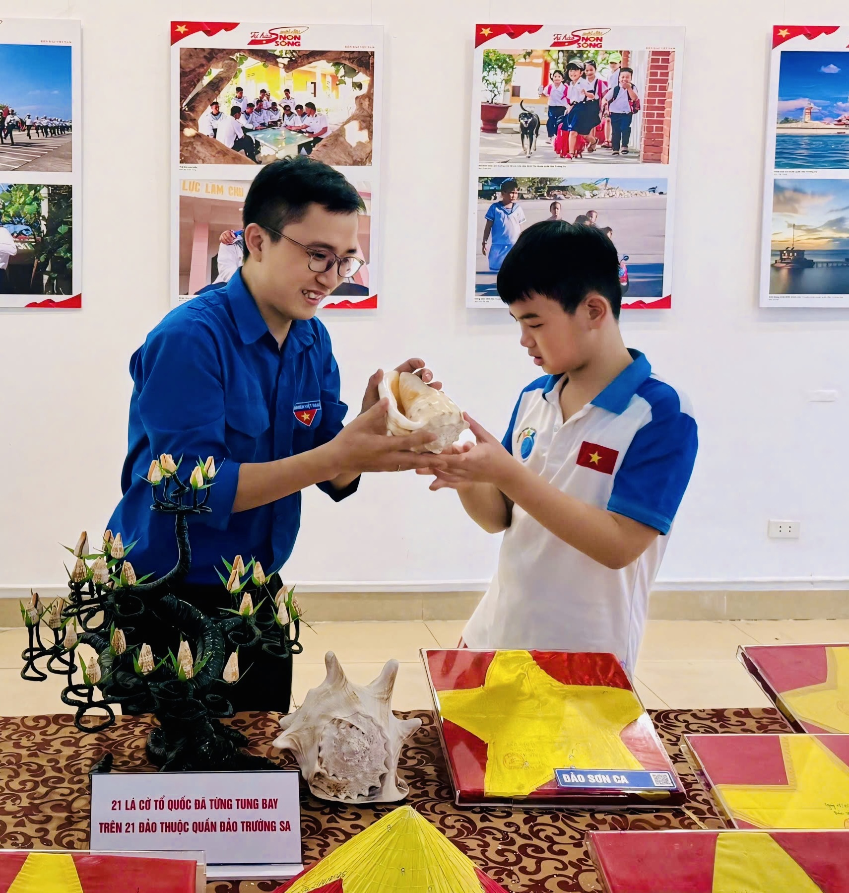 Hành trình đến Đại thắng mùa Xuân qua lăng kính triển lãm giữa Thủ đô- Ảnh 14. Hành trình đến Đại thắng mùa Xuân qua lăng kính triển lãm giữa Thủ đô- Ảnh 14.