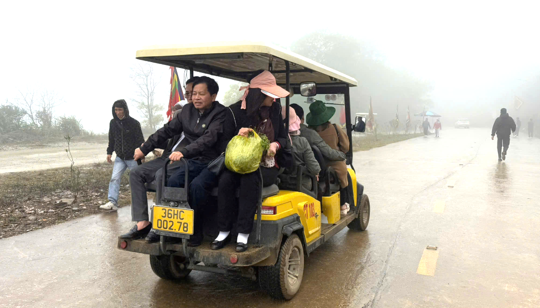 Quản xe chở người bốn bánh có gắn động cơ thế nào?- Ảnh 1. Quản xe chở người bốn bánh có gắn động cơ thế nào?- Ảnh 1.