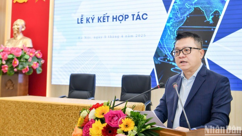 Báo Nhân Dân đưa tin chính thống tiếp cận người trẻ qua ứng dụng VNeID, Momo- Ảnh 1.