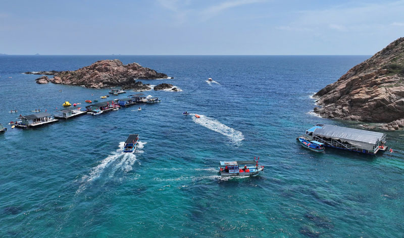 Vụ tai nạn xảy ra tại khu vực ven bờ Hòn Khô - điểm du lịch nổi tiếng thuộc xã Nhơn Hải, TP Quy Nhơn. Vụ tai nạn xảy ra tại khu vực ven bờ Hòn Khô - điểm du lịch nổi tiếng thuộc xã Nhơn Hải, TP Quy Nhơn.