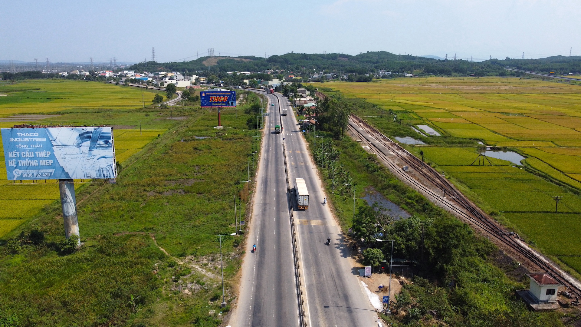 Đề xuất đầu tư 900 tỷ đồng xây tuyến đường sắt nối Dung Quất với đường sắt Bắc - Nam- Ảnh 3. Đề xuất đầu tư 900 tỷ đồng xây tuyến đường sắt nối Dung Quất với đường sắt Bắc - Nam- Ảnh 3.