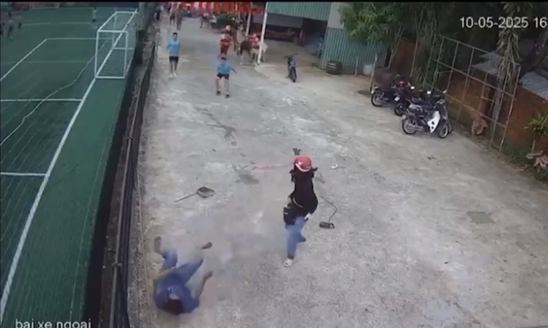 Bắt đối tượng đội tóc giả chích điện hai người dân ở Phú Quốc- Ảnh 3. Bắt đối tượng đội tóc giả chích điện hai người dân ở Phú Quốc- Ảnh 3.
