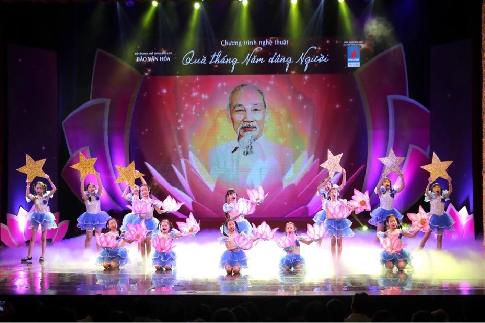 Chương trình thể hiện tình cảm của nhân dân với Chủ tịch Hồ Chí Minh. Chương trình thể hiện tình cảm của nhân dân với Chủ tịch Hồ Chí Minh.