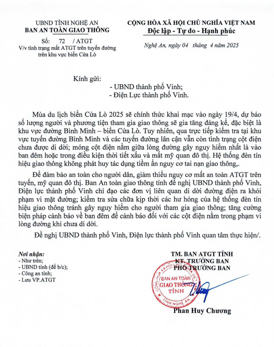 Tai nạn rình rập trên tuyến đường đẹp nhất biển Cửa Lò do 3 cụm đèn tín hiệu "bất động"- Ảnh 4. Tai nạn rình rập trên tuyến đường đẹp nhất biển Cửa Lò do 3 cụm đèn tín hiệu "bất động"- Ảnh 4.