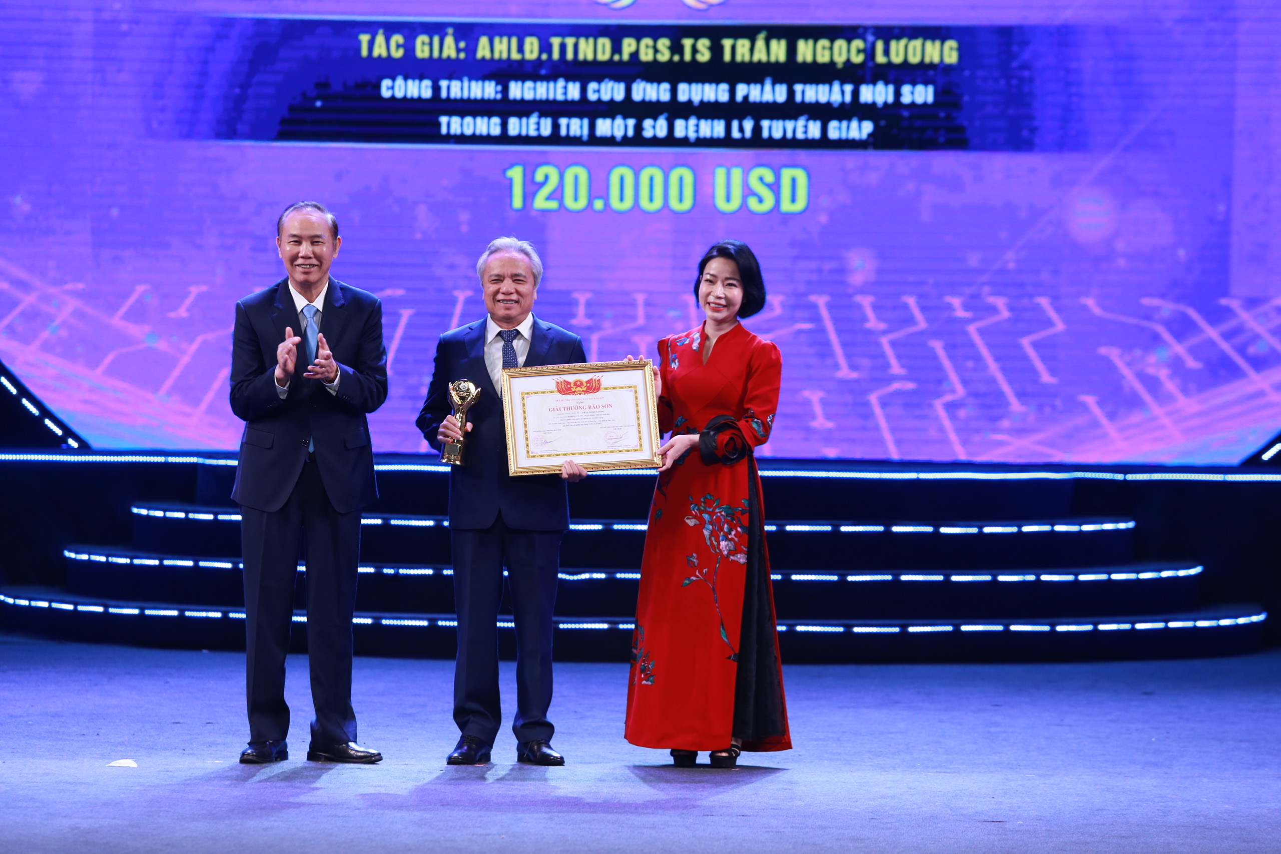 Vinh danh 4 công trình khoa học có giá trị ứng dụng cao và nhân văn- Ảnh 1. Vinh danh 4 công trình khoa học có giá trị ứng dụng cao và nhân văn- Ảnh 1.