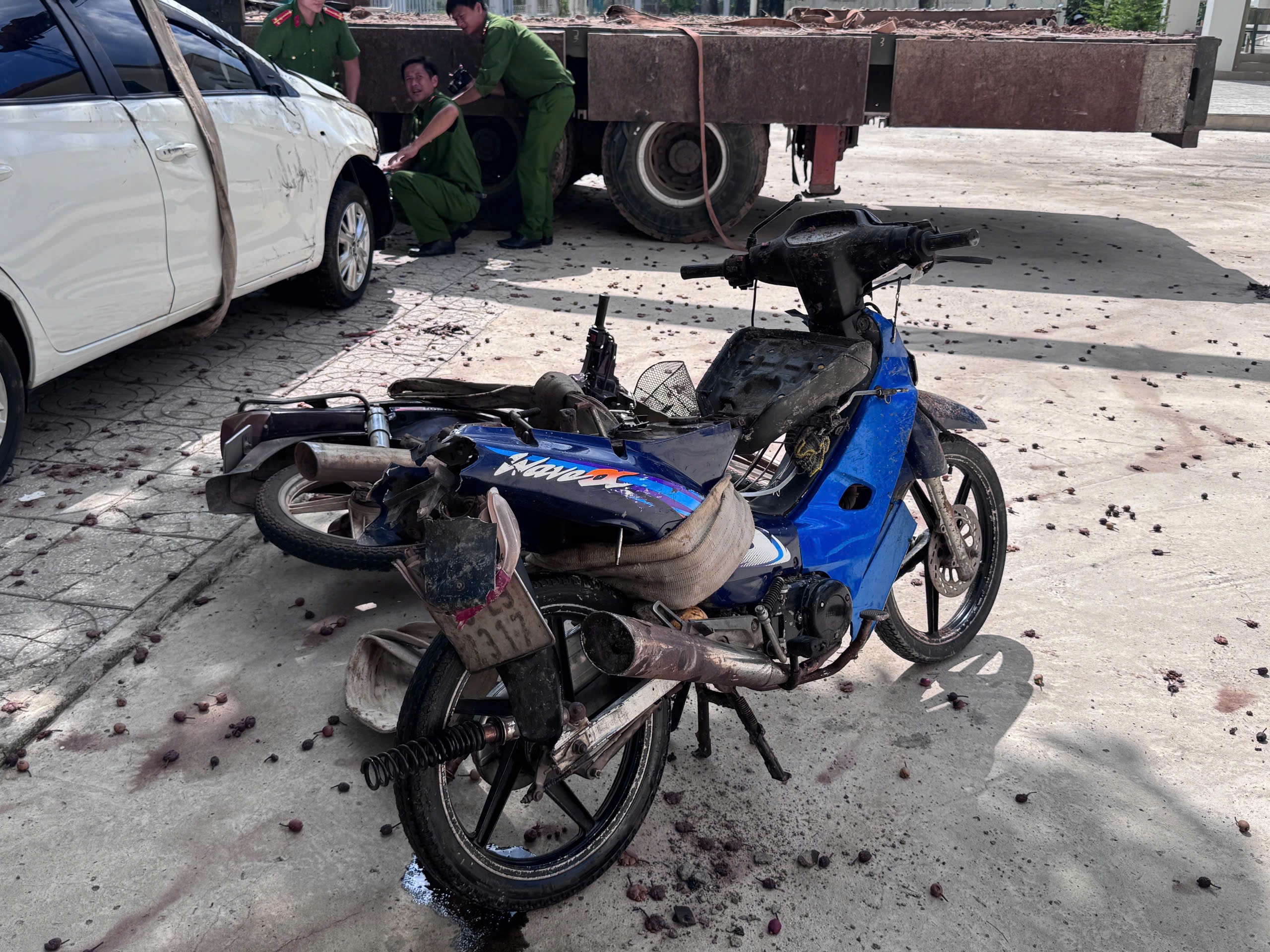 Tài xế ô tô thoát chết trong vụ sụp lún đường ở Tây Ninh: 