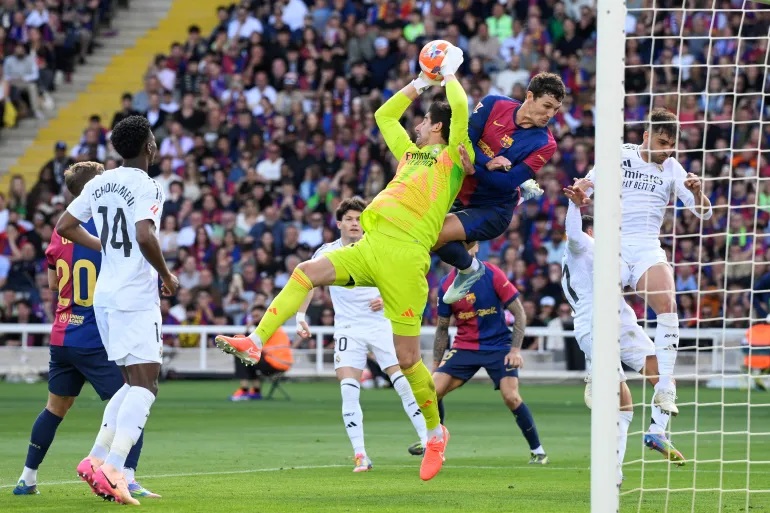 Ngược dòng đánh bại Real Madrid, Barcelona tiến gần chức vô địch La Liga- Ảnh 2. Ngược dòng đánh bại Real Madrid, Barcelona tiến gần chức vô địch La Liga- Ảnh 2.