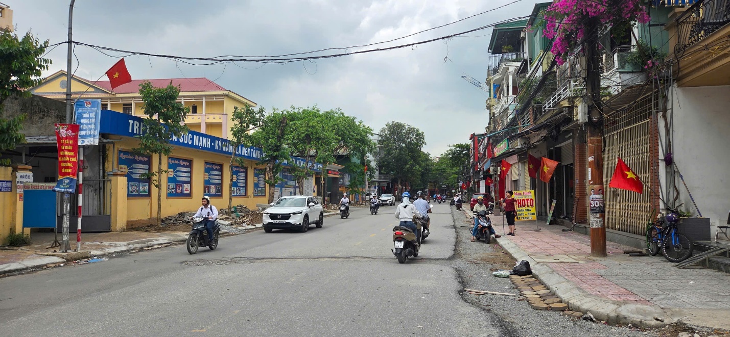 Nghệ An: Đường Nguyễn Đức Cảnh "đào lên - lấp xuống", nhếch nhác giữa trung tâm TP Vinh- Ảnh 1. Nghệ An: Đường Nguyễn Đức Cảnh "đào lên - lấp xuống", nhếch nhác giữa trung tâm TP Vinh- Ảnh 1.