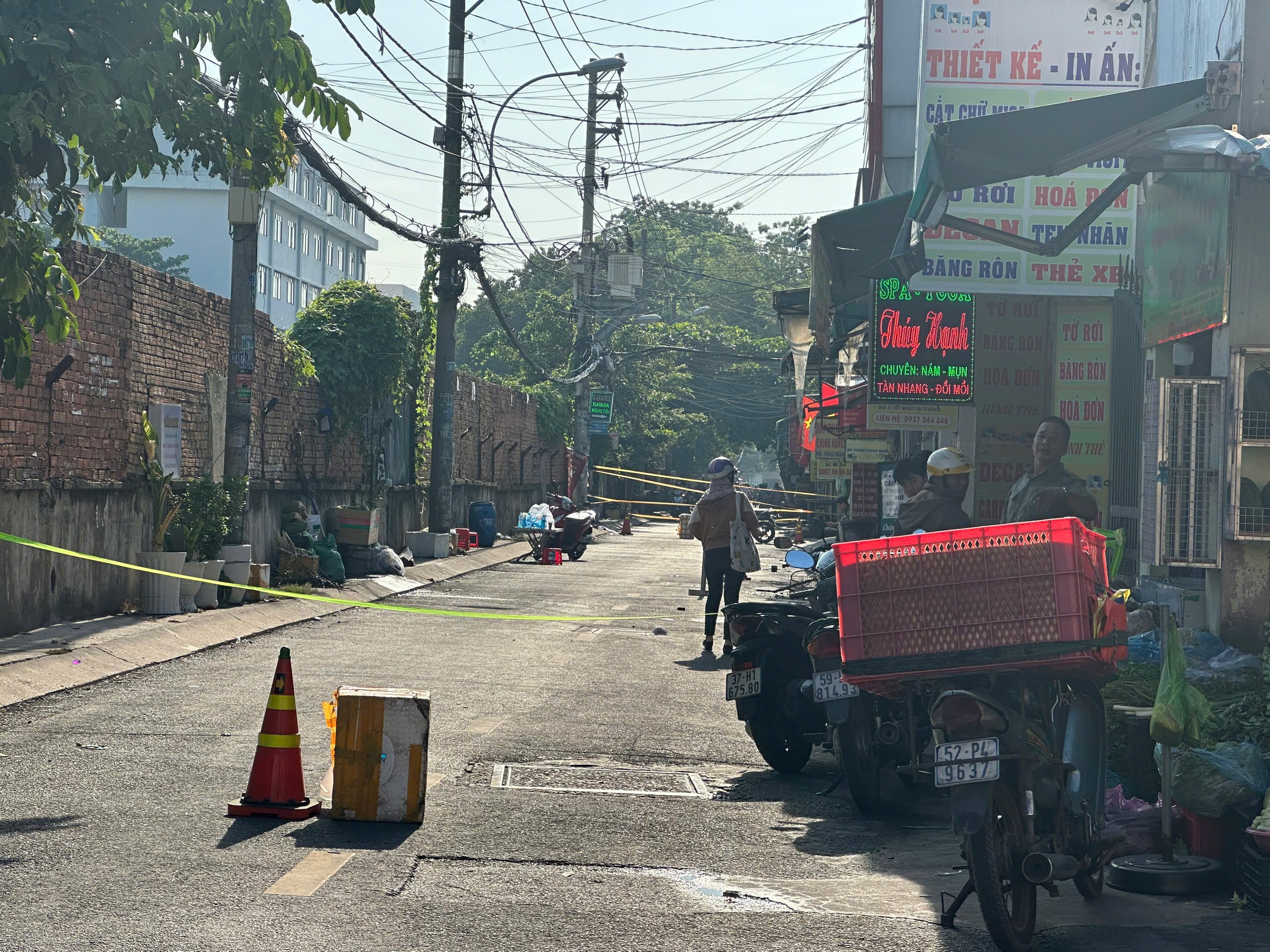 Cháy cửa hàng điện lạnh ở TP.HCM, một người tử vong- Ảnh 2. Cháy cửa hàng điện lạnh ở TP.HCM, một người tử vong- Ảnh 2.