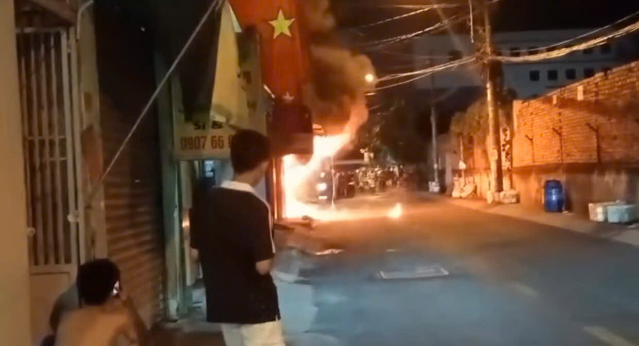 Cháy cửa hàng điện lạnh ở TP.HCM, một người tử vong- Ảnh 1. Cháy cửa hàng điện lạnh ở TP.HCM, một người tử vong- Ảnh 1.