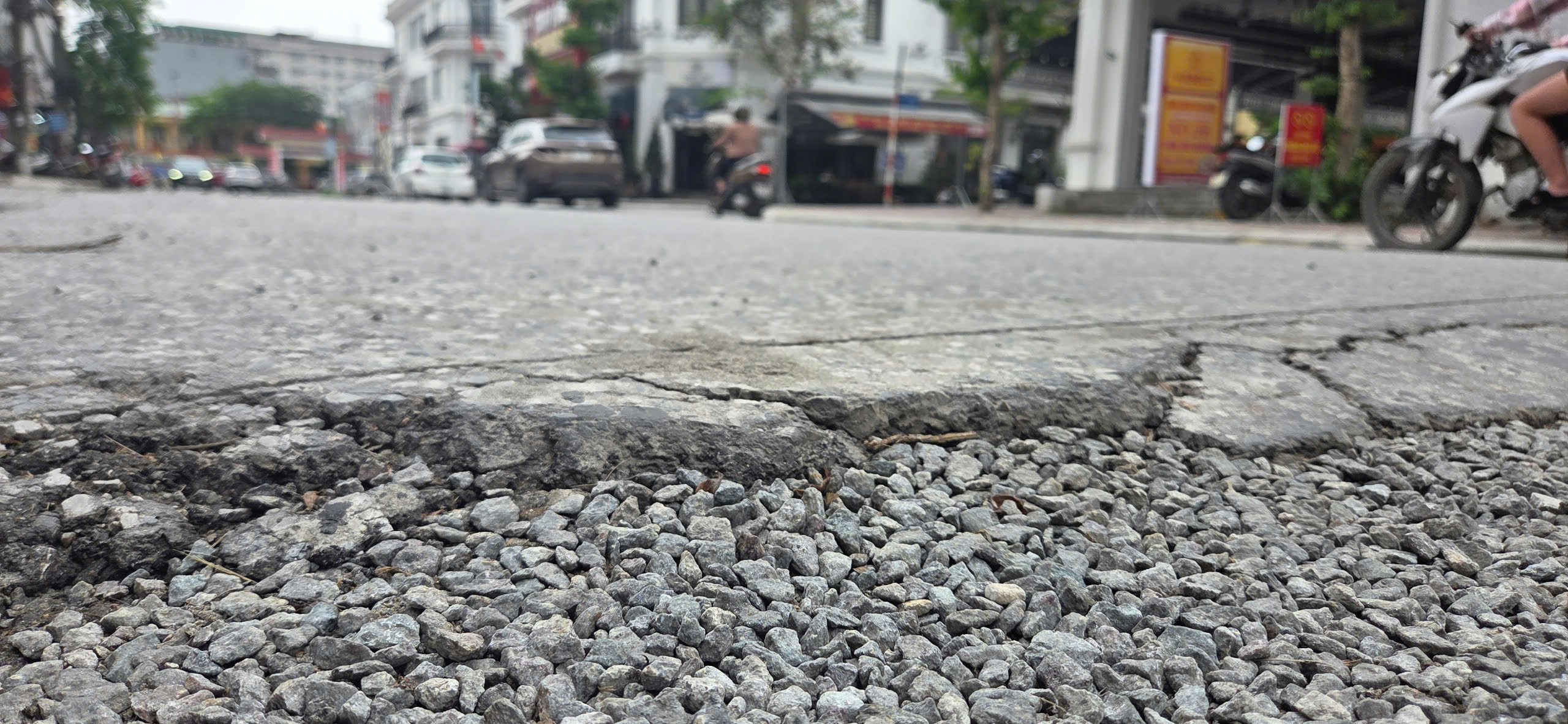 Nghệ An: Đường Nguyễn Đức Cảnh "đào lên - lấp xuống", nhếch nhác giữa trung tâm TP Vinh- Ảnh 7. Nghệ An: Đường Nguyễn Đức Cảnh "đào lên - lấp xuống", nhếch nhác giữa trung tâm TP Vinh- Ảnh 7.