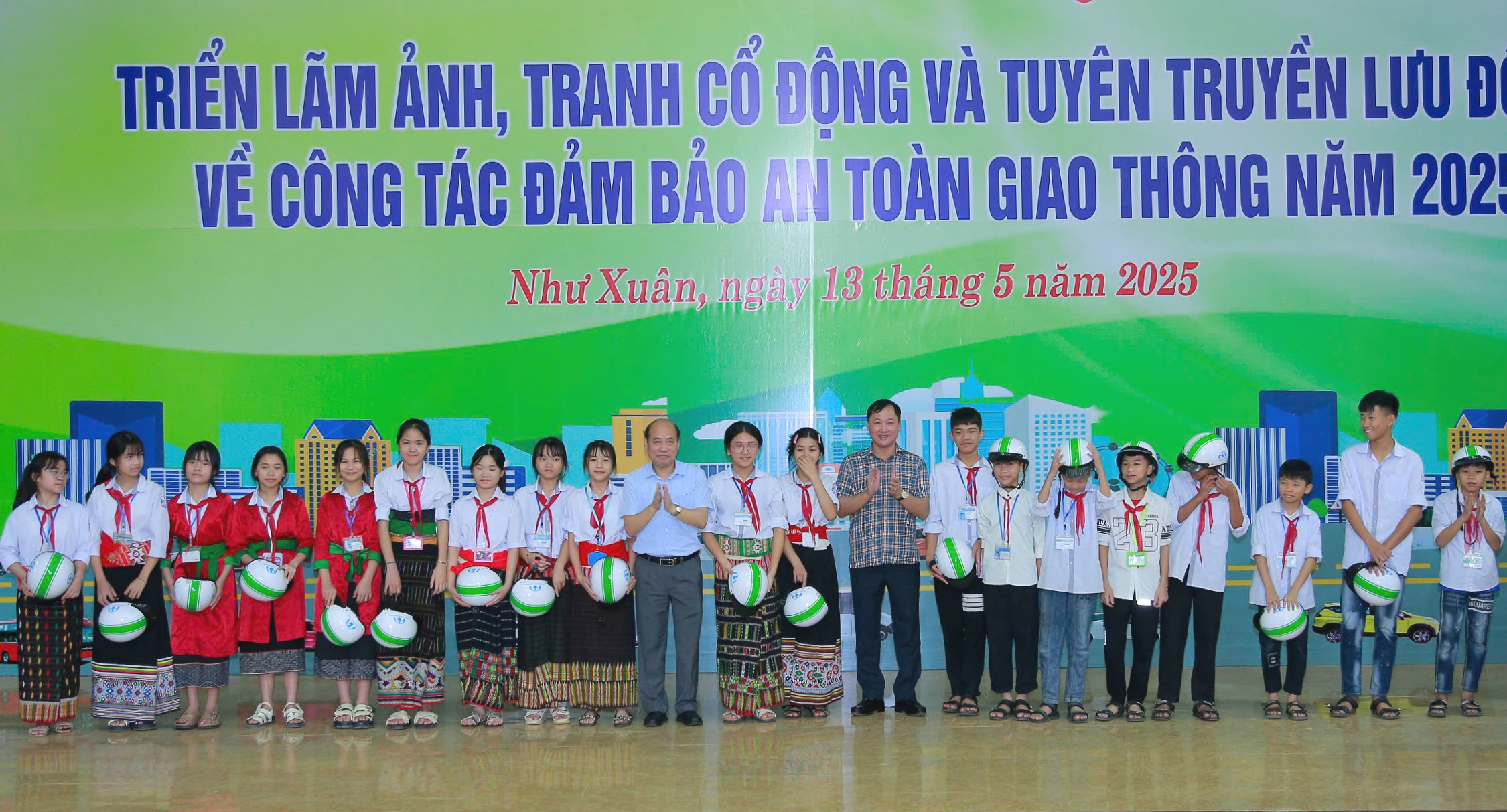 Triển lãm hình ảnh trực quan, kết nối cộng đồng vì an toàn giao thông- Ảnh 3. Triển lãm hình ảnh trực quan, kết nối cộng đồng vì an toàn giao thông- Ảnh 3.