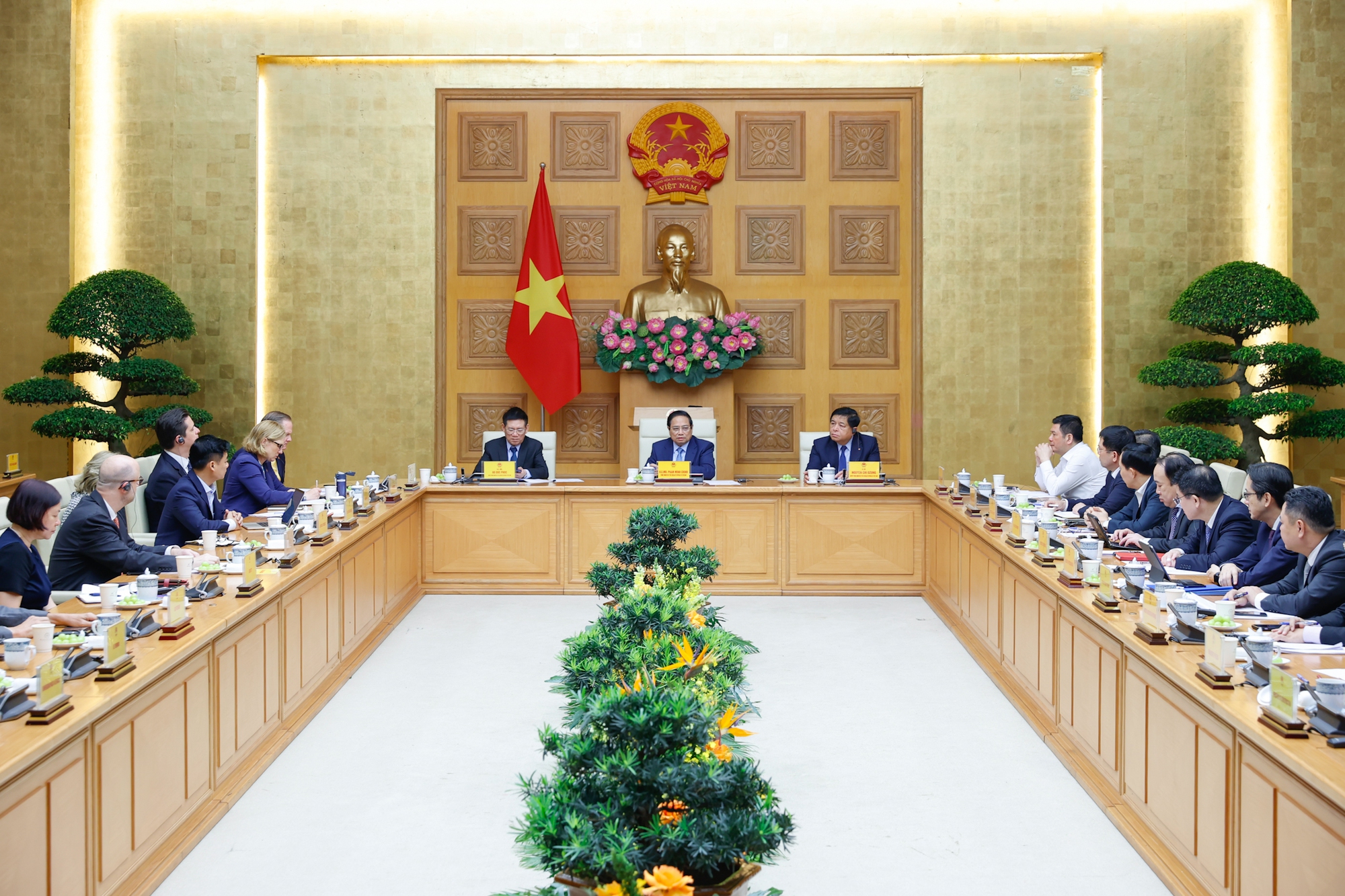 Thủ tướng đề nghị doanh nghiệp Hoa Kỳ ủng hộ thỏa thuận thương mại cùng có lợi- Ảnh 1. Thủ tướng đề nghị doanh nghiệp Hoa Kỳ ủng hộ thỏa thuận thương mại cùng có lợi- Ảnh 1.