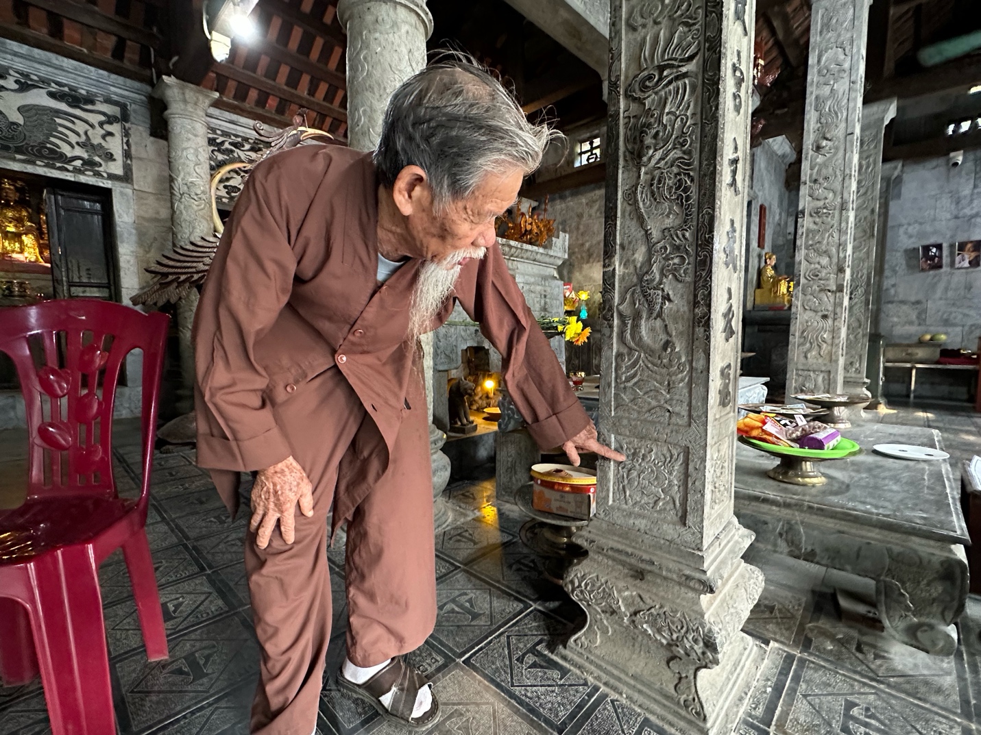 Đền Thái Vi - Kỳ quan kiến trúc đá và gỗ lim giữa Tràng An- Ảnh 7. Đền Thái Vi - Kỳ quan kiến trúc đá và gỗ lim giữa Tràng An- Ảnh 7.