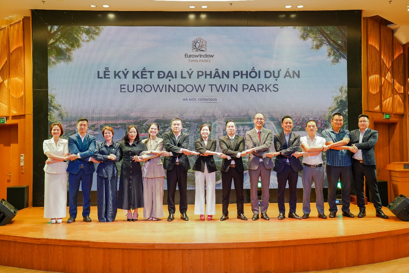 Ký kết hợp tác đại lý phân phối dự án Eurowindow Twin Parks- Ảnh 1. Ký kết hợp tác đại lý phân phối dự án Eurowindow Twin Parks- Ảnh 1.