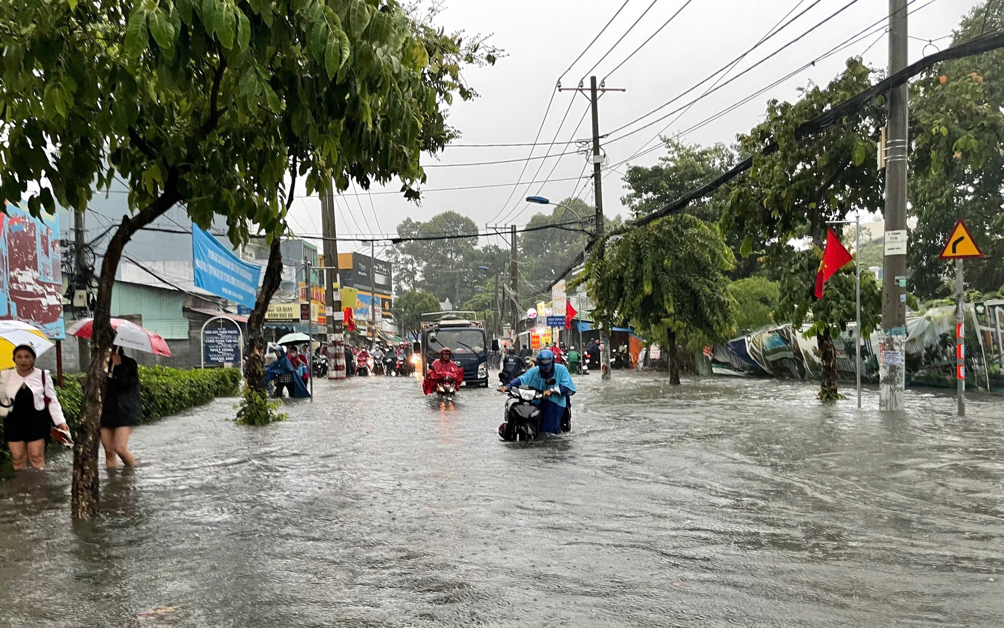 Không thể chống ngập bằng tư duy cũ