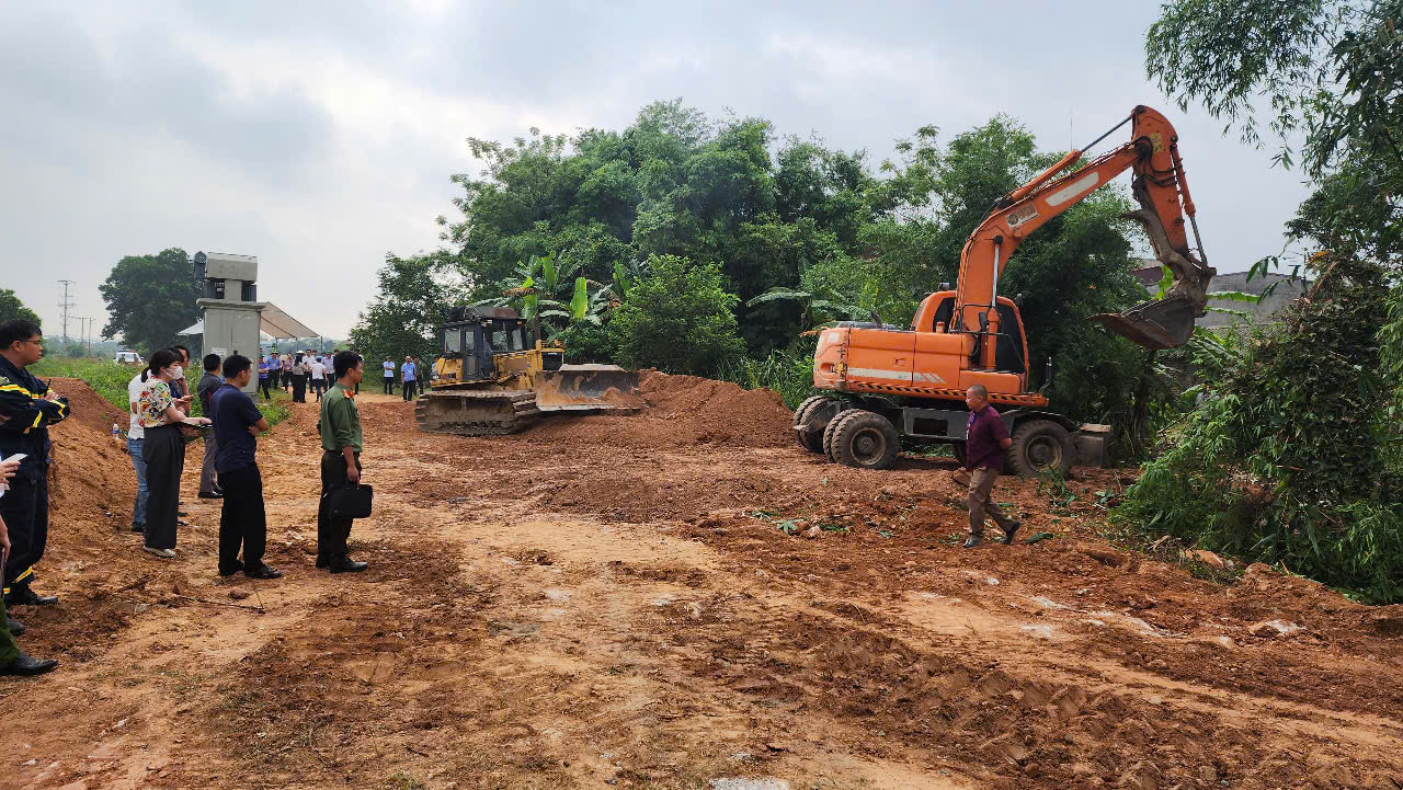 Vĩnh Yên cưỡng chế GPMB dự án Đường song song đường sắt Hà Nội - Lào Cai- Ảnh 5. Vĩnh Yên cưỡng chế GPMB dự án Đường song song đường sắt Hà Nội - Lào Cai- Ảnh 5.