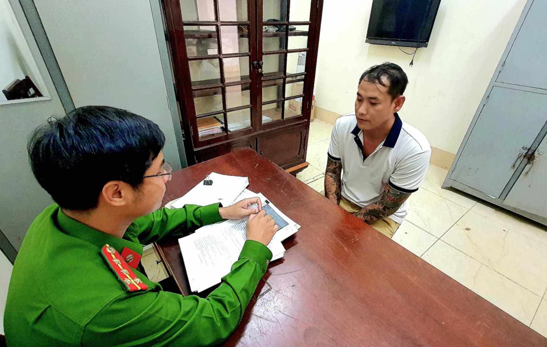 Khởi tố thanh niên thuê nhiều xe tự lái, làm giả giấy tờ mang đi cầm cố- Ảnh 1. Khởi tố thanh niên thuê nhiều xe tự lái, làm giả giấy tờ mang đi cầm cố- Ảnh 1.