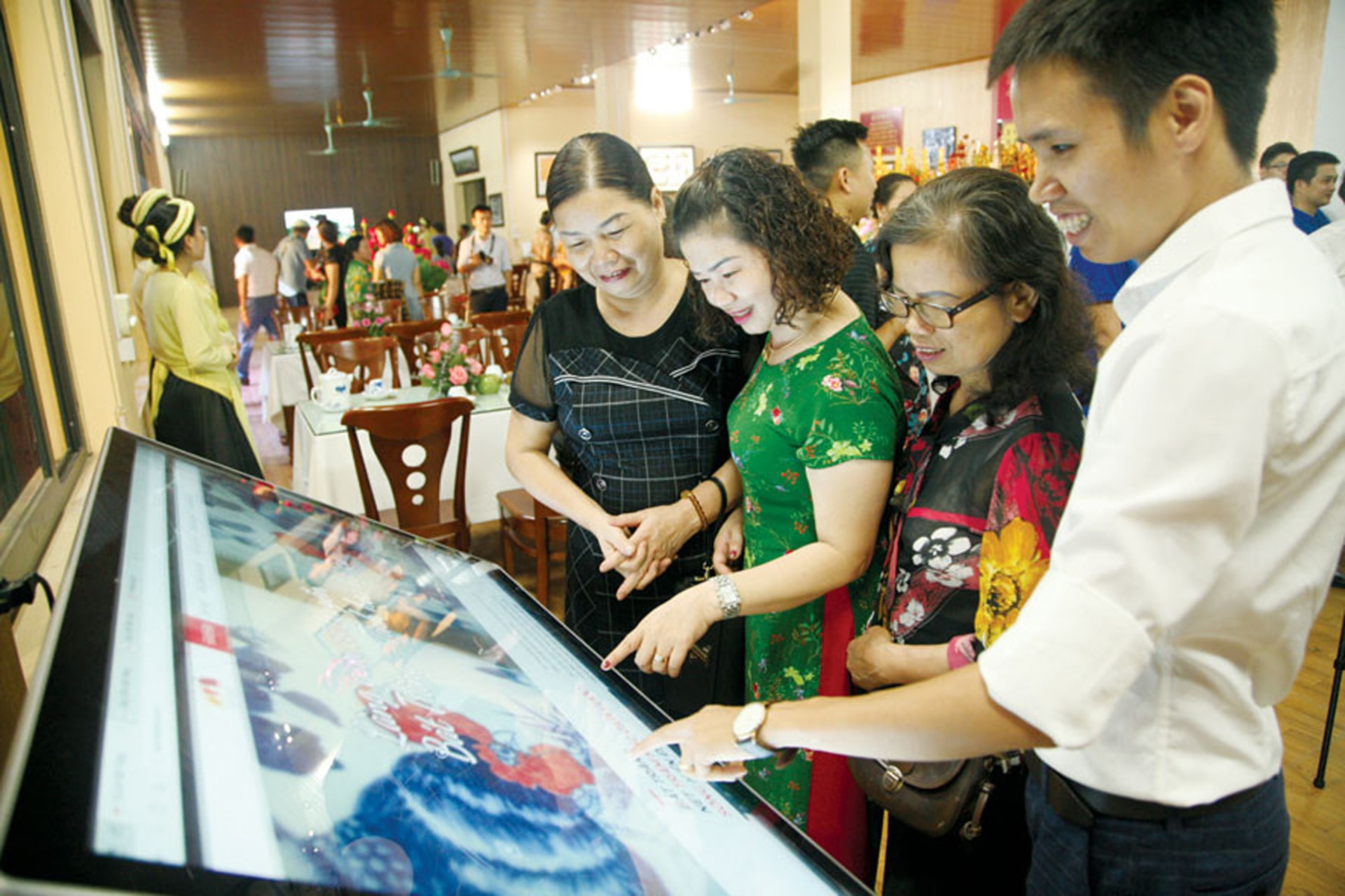 Hà Nội kích cầu du lịch bằng AI, công nghệ số- Ảnh 1. Hà Nội kích cầu du lịch bằng AI, công nghệ số- Ảnh 1.