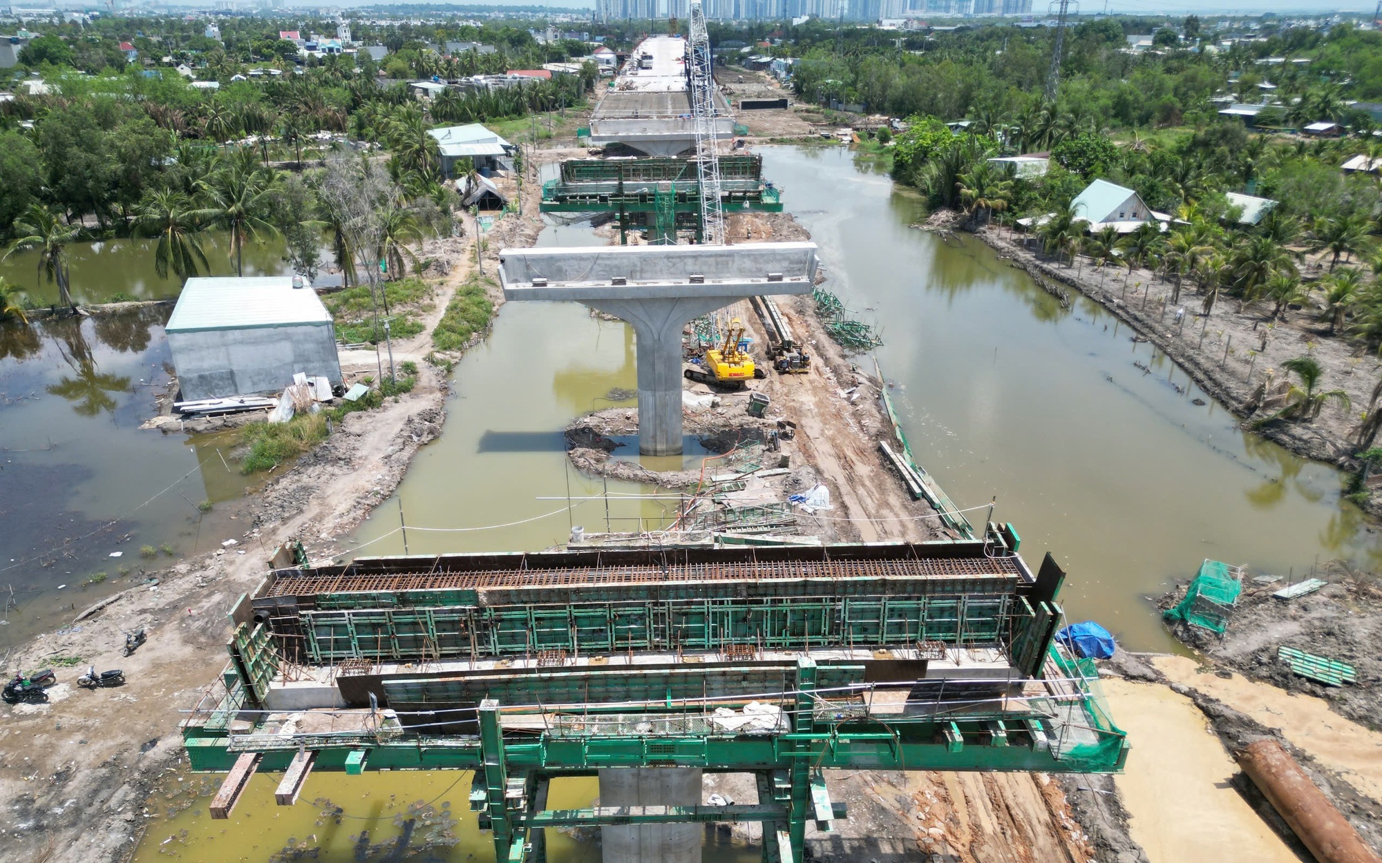 Gấp rút thi công đảm bảo thông xe 14,7km Vành đai 3 TP.HCM cuối năm 2025