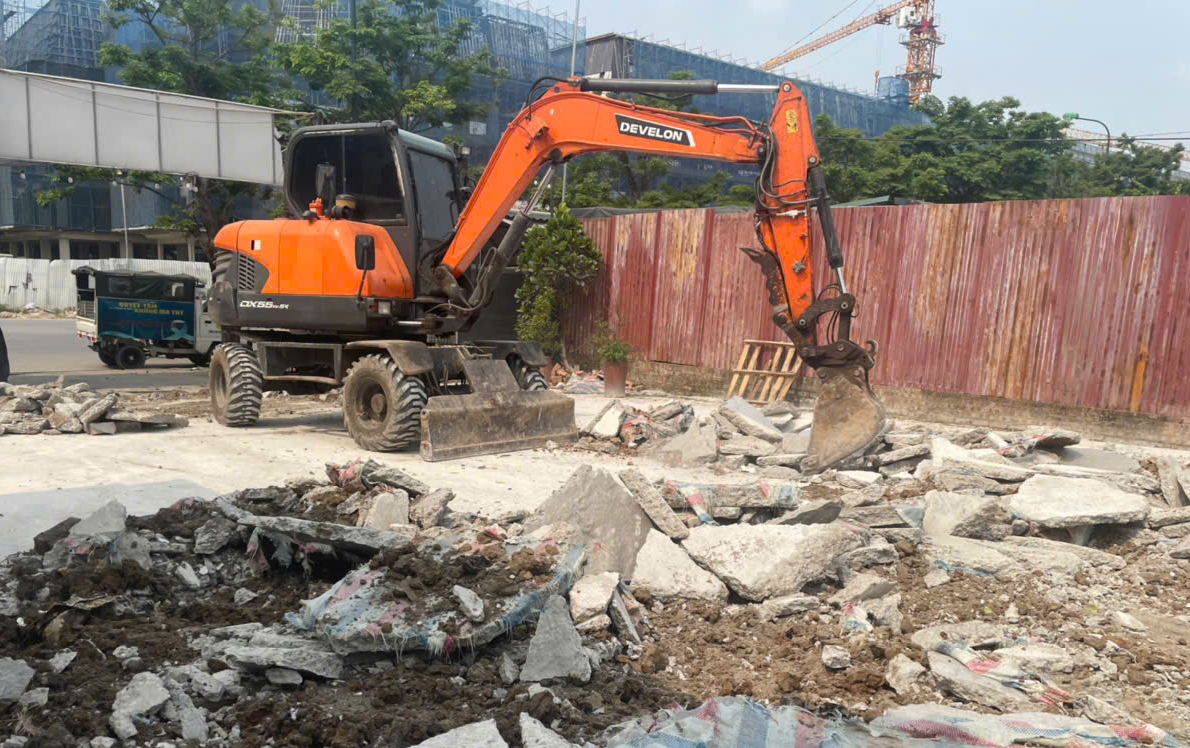 Hà Nội: Chấn chỉnh vi phạm trật tự xây dựng giai đoạn "tranh tối, tranh sáng"- Ảnh 6. Hà Nội: Chấn chỉnh vi phạm trật tự xây dựng giai đoạn "tranh tối, tranh sáng"- Ảnh 6.