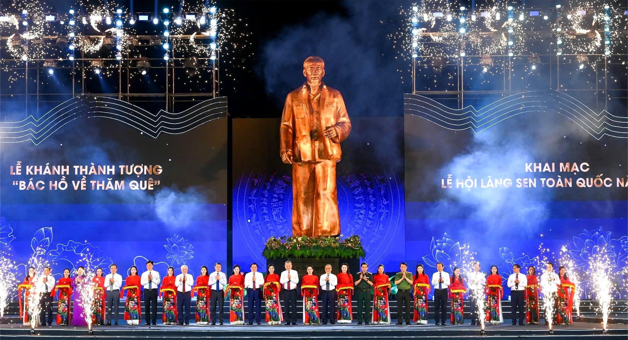 Khai mạc Lễ hội Làng Sen năm 2025 và khánh thành tượng đài “Bác Hồ về thăm quê”- Ảnh 3. Khai mạc Lễ hội Làng Sen năm 2025 và khánh thành tượng đài “Bác Hồ về thăm quê”- Ảnh 3.