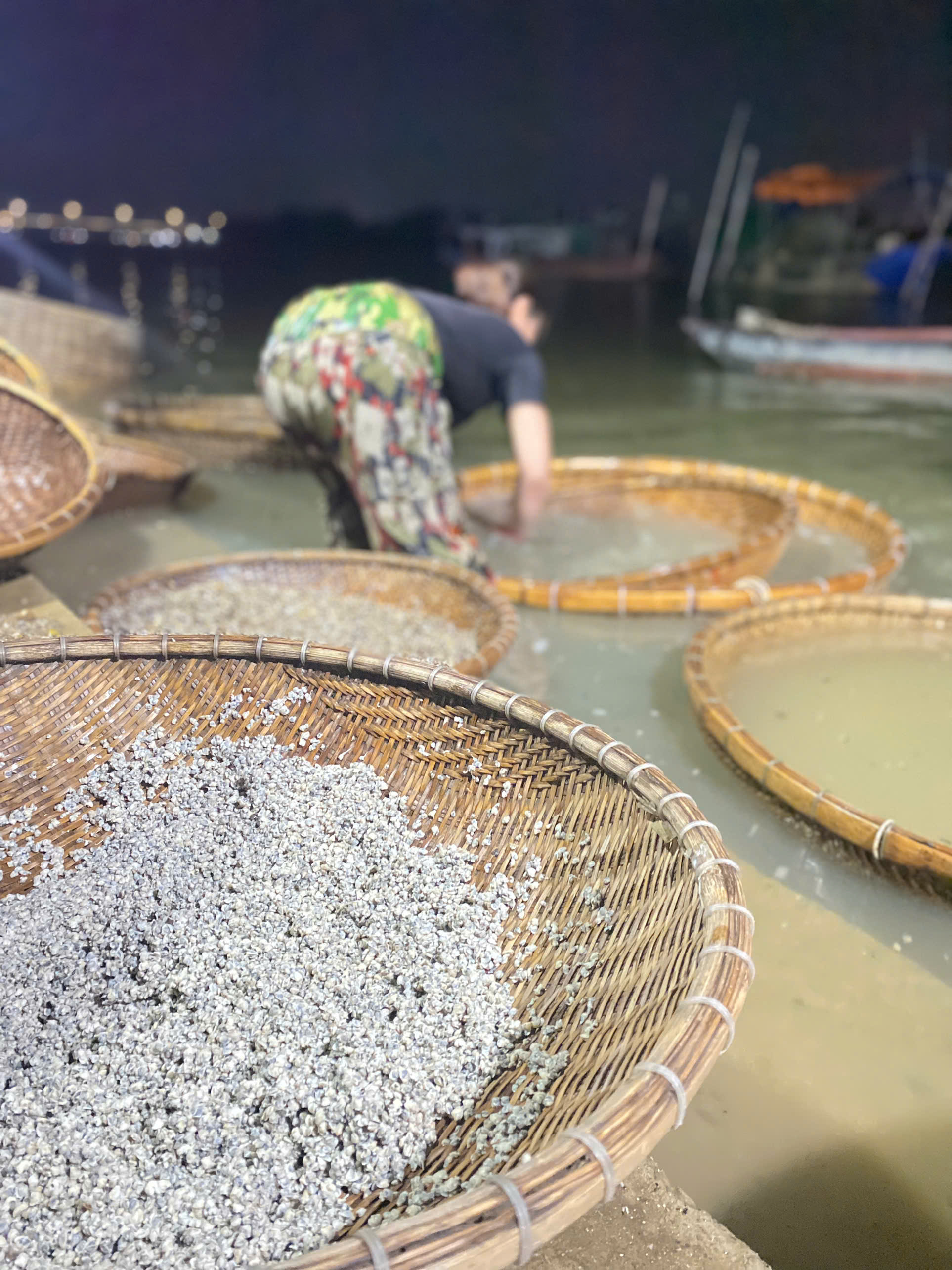 Giữ gìn làng nghề truyền thống 300 năm, Hà Tĩnh hướng tới du lịch bền vững- Ảnh 8. Giữ gìn làng nghề truyền thống 300 năm, Hà Tĩnh hướng tới du lịch bền vững- Ảnh 8.