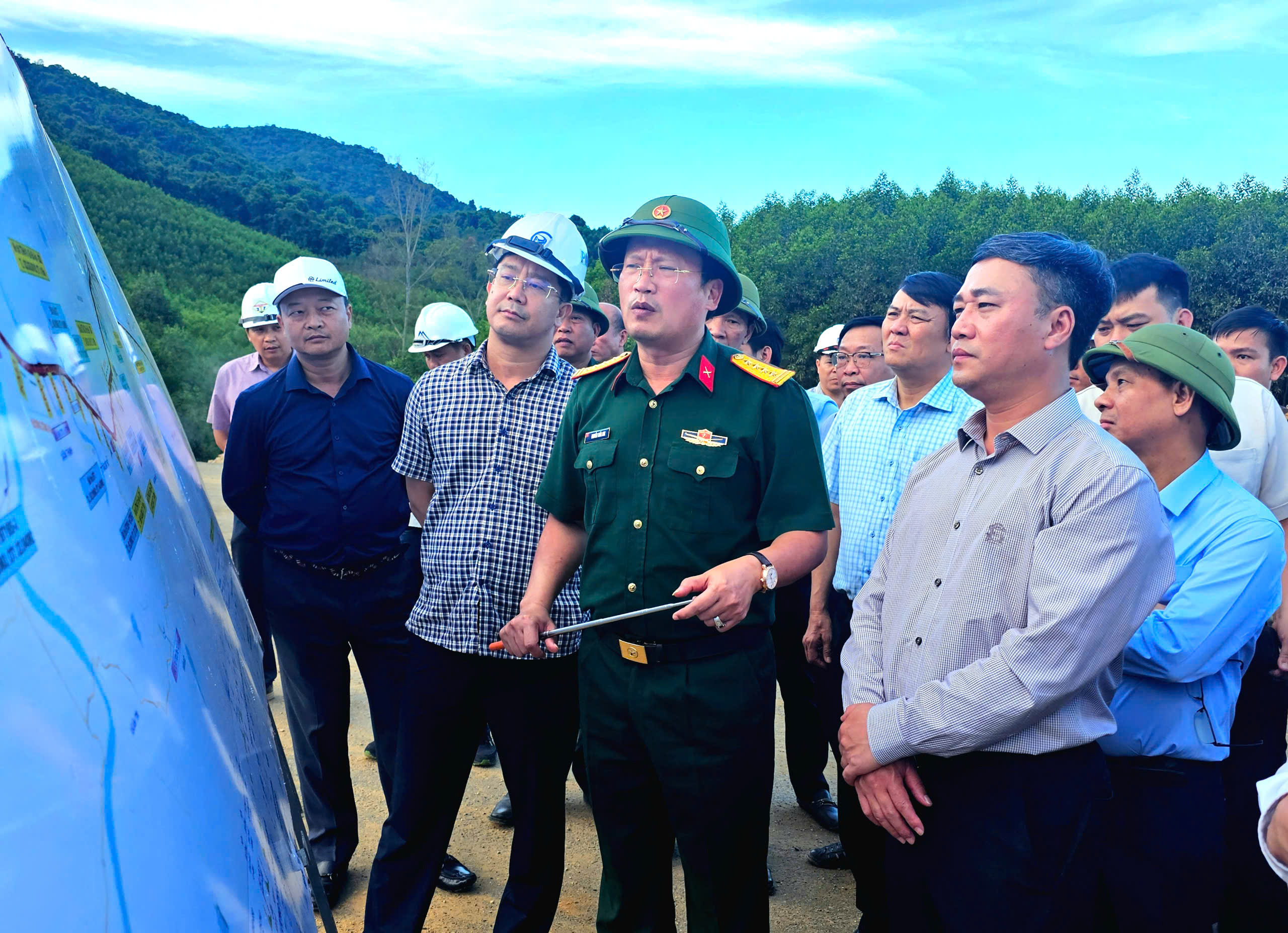 Thứ trưởng Bộ Xây dựng: Nỗ lực thông tuyến cao tốc Hoài Nhơn - Quy Nhơn trước 19/8- Ảnh 2. Thứ trưởng Bộ Xây dựng: Nỗ lực thông tuyến cao tốc Hoài Nhơn - Quy Nhơn trước 19/8- Ảnh 2.