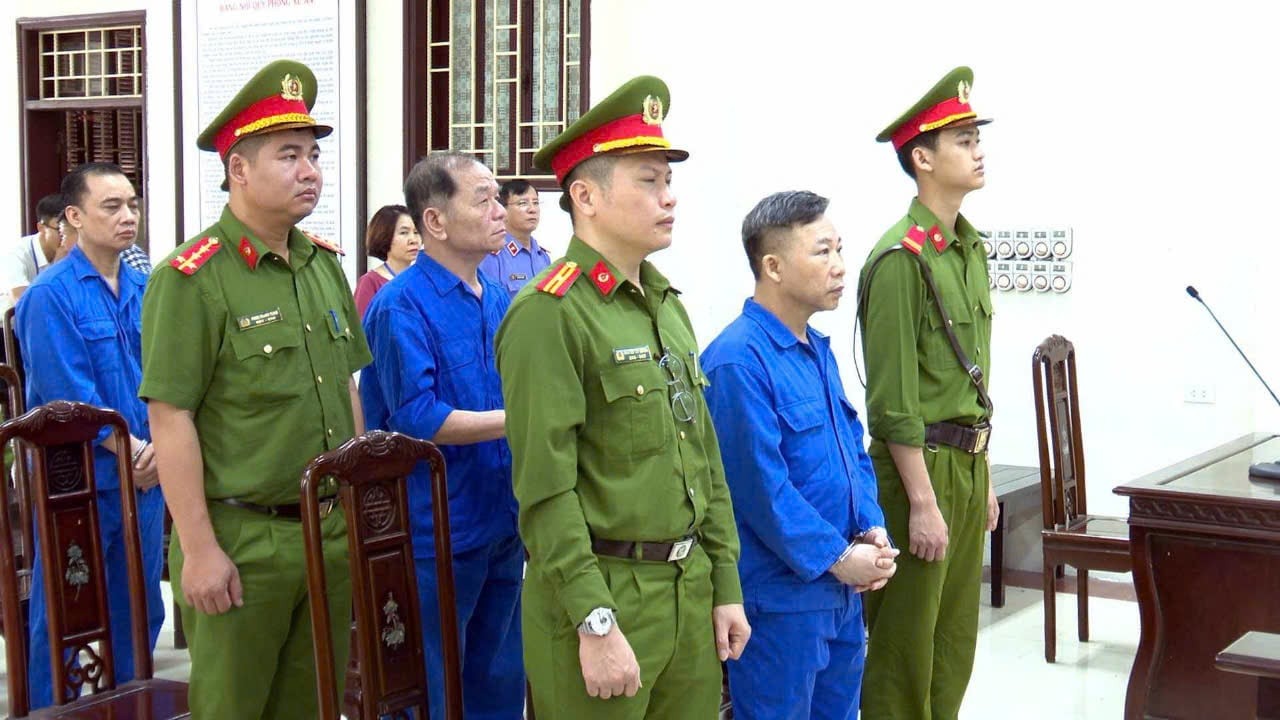 Bị cáo Lưu Bình Nhưỡng được giảm 1 năm tù, bác kháng cáo của bị cáo Lê Thanh Vân- Ảnh 1. Bị cáo Lưu Bình Nhưỡng được giảm 1 năm tù, bác kháng cáo của bị cáo Lê Thanh Vân- Ảnh 1.
