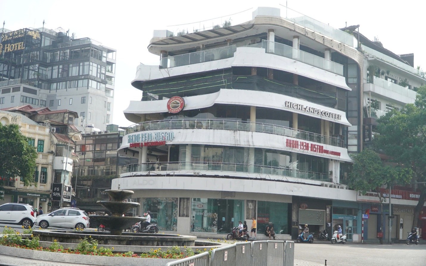 Hà Nội: Phó chủ tịch quận Hoàn Kiếm lý giải lùi thời gian phá dỡ tòa nhà “Hàm cá mập”