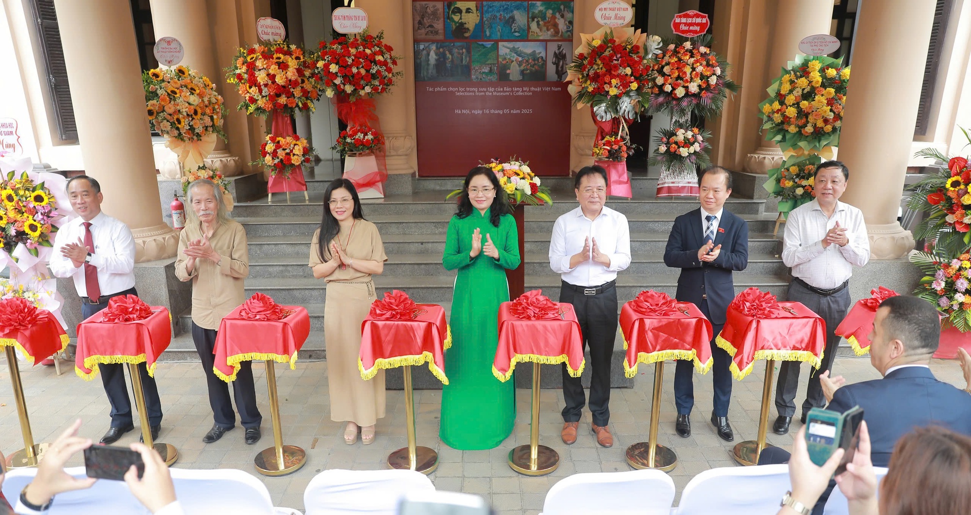 Khắc họa hình ảnh Bác Hồ trong các tác phẩm mỹ thuật- Ảnh 1. Khắc họa hình ảnh Bác Hồ trong các tác phẩm mỹ thuật- Ảnh 1.