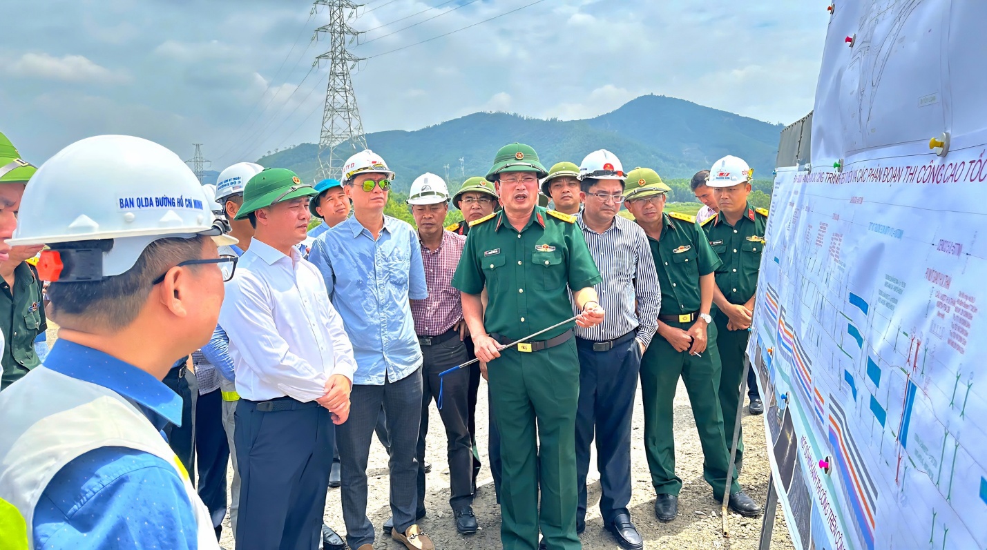 Determine to open Hoa Lien - Tuy Loan Expressway by August 19- Ảnh 1. Determine to open Hoa Lien - Tuy Loan Expressway by August 19- Ảnh 1.