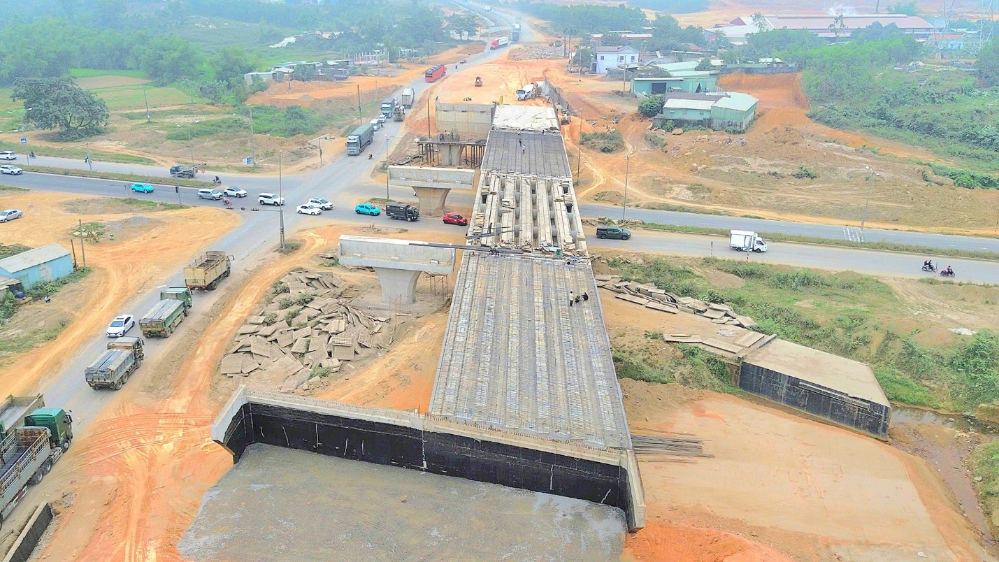 Determine to open Hoa Lien - Tuy Loan Expressway by August 19- Ảnh 2. Determine to open Hoa Lien - Tuy Loan Expressway by August 19- Ảnh 2.