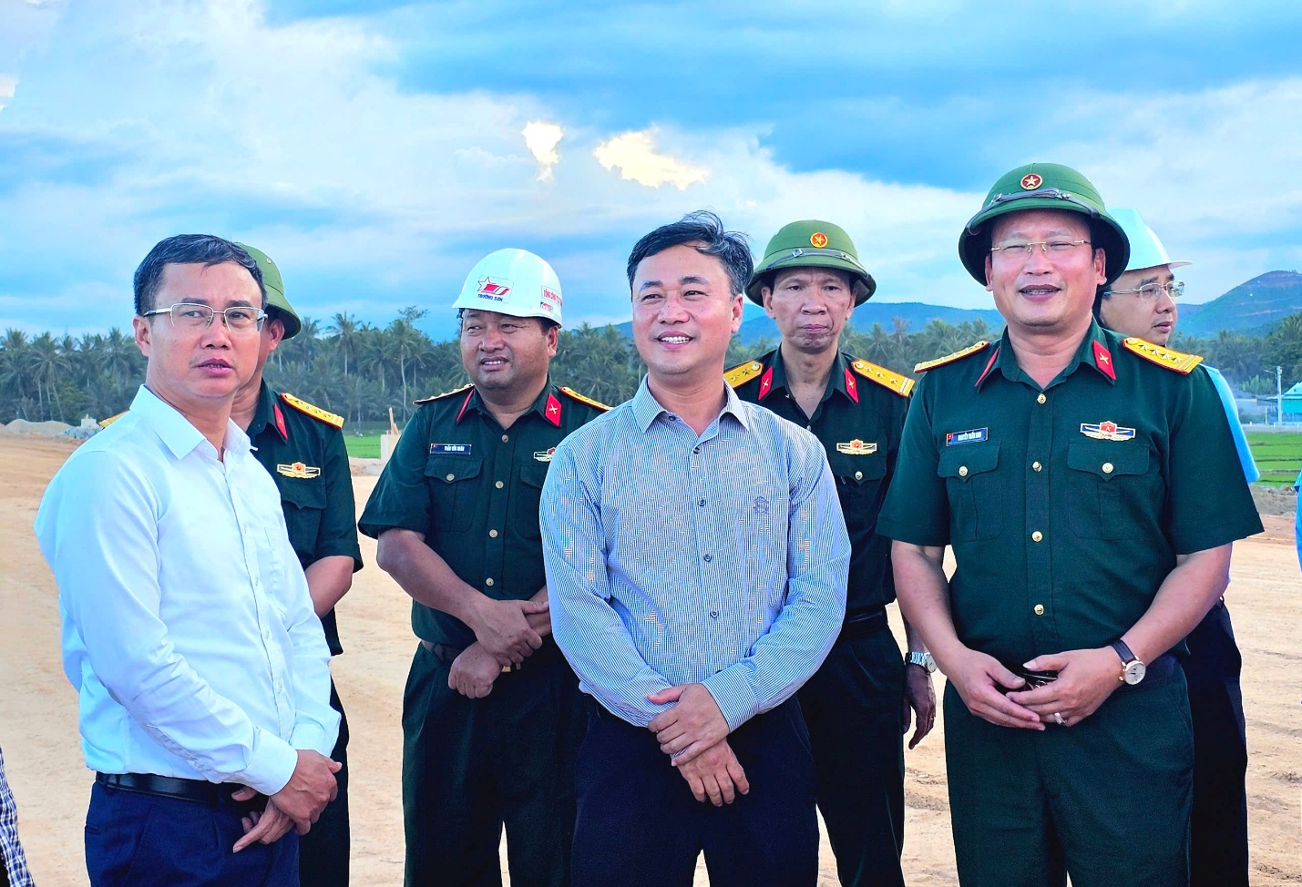 Strive to open Hoai Nhon - Quy Nhon Expressway before August 19- Ảnh 1. Strive to open Hoai Nhon - Quy Nhon Expressway before August 19- Ảnh 1.