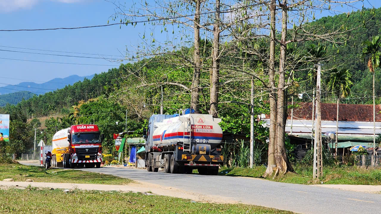 Quảng Ngãi chi 27 tỷ đồng bảo trì quốc lộ 24- Ảnh 1. Quảng Ngãi chi 27 tỷ đồng bảo trì quốc lộ 24- Ảnh 1.