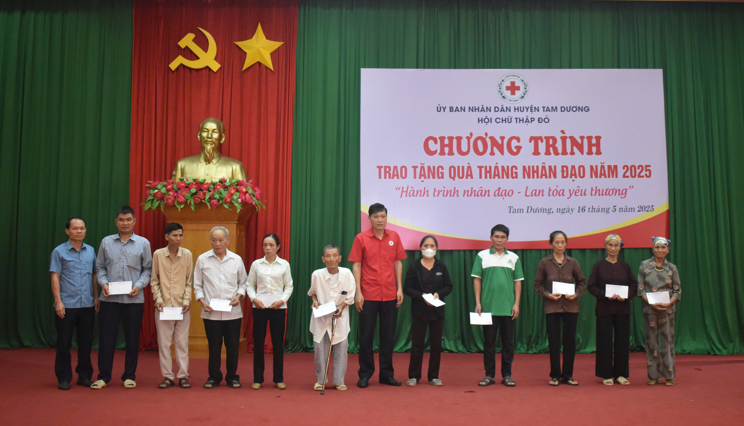 Huyện Tam Dương: Tháng Nhân đạo - Hành trình của sự sẻ chia- Ảnh 1. Huyện Tam Dương: Tháng Nhân đạo - Hành trình của sự sẻ chia- Ảnh 1.