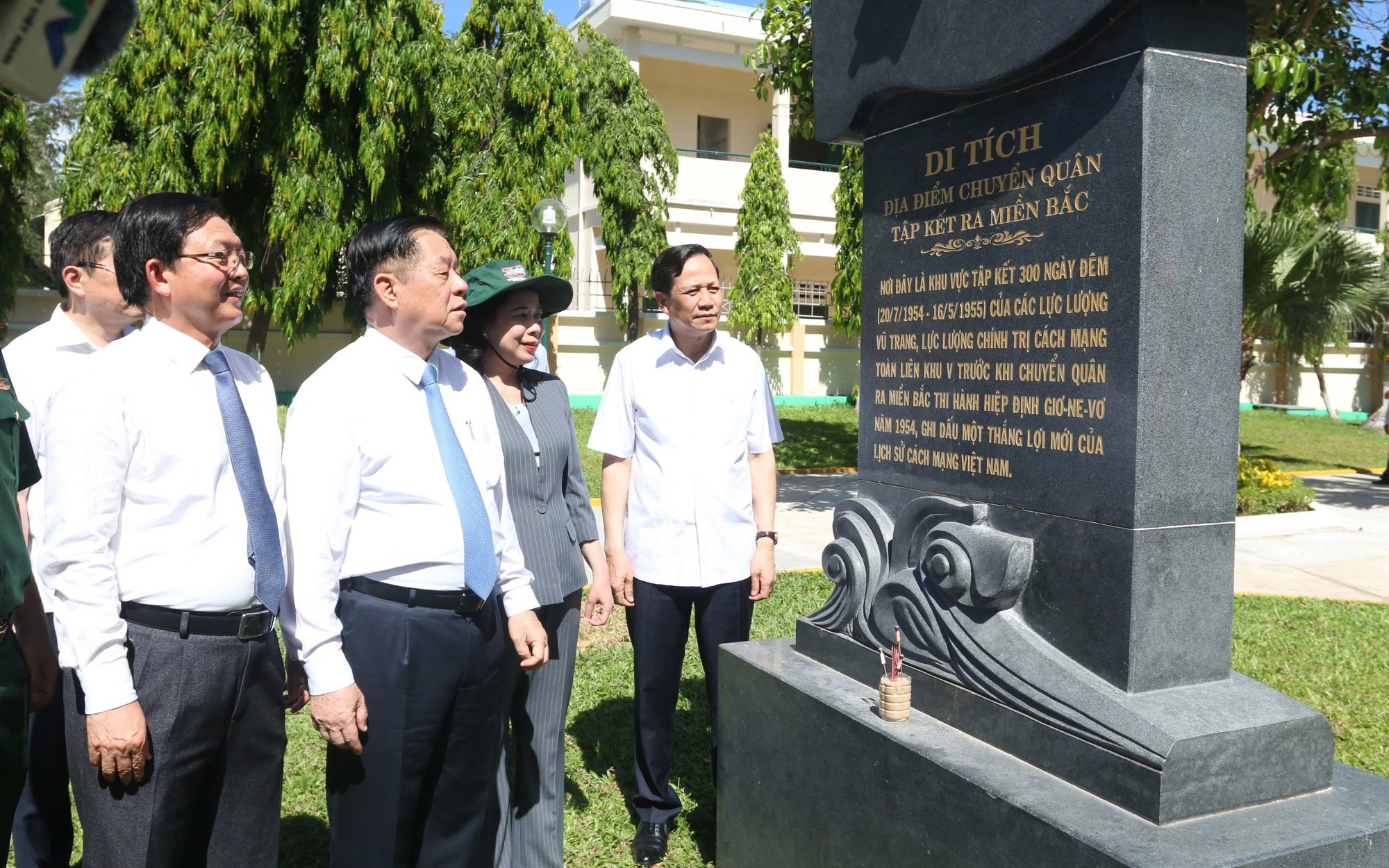 Lãnh đạo Đảng, Nhà nước dâng hoa tại Di tích Quốc gia Cảng Quy Nhơn