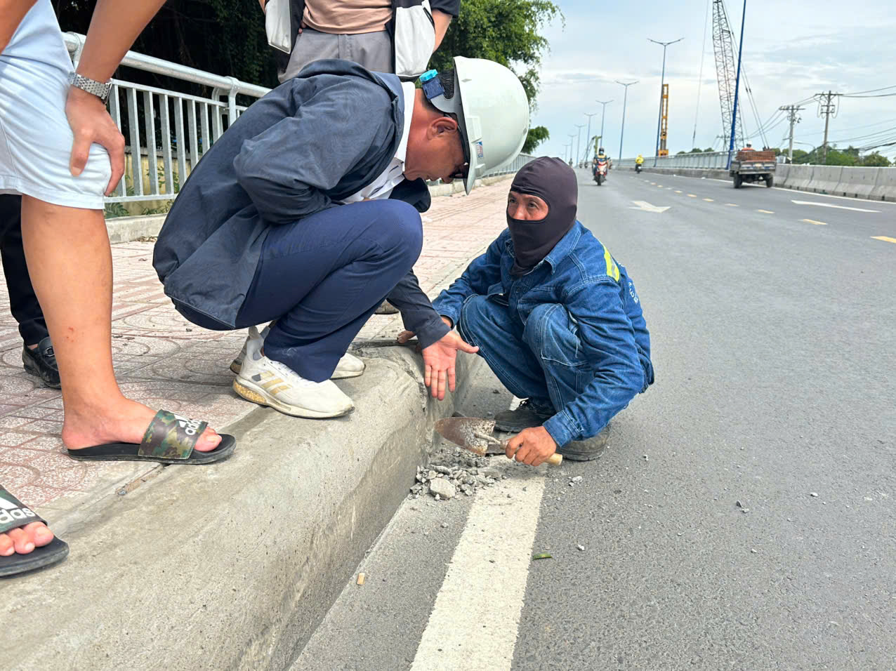 TP.HCM: Cầu Tăng Long hơn 700 tỷ đồng mới đưa vào sử dụng đã sụt lún- Ảnh 6. TP.HCM: Cầu Tăng Long hơn 700 tỷ đồng mới đưa vào sử dụng đã sụt lún- Ảnh 6.