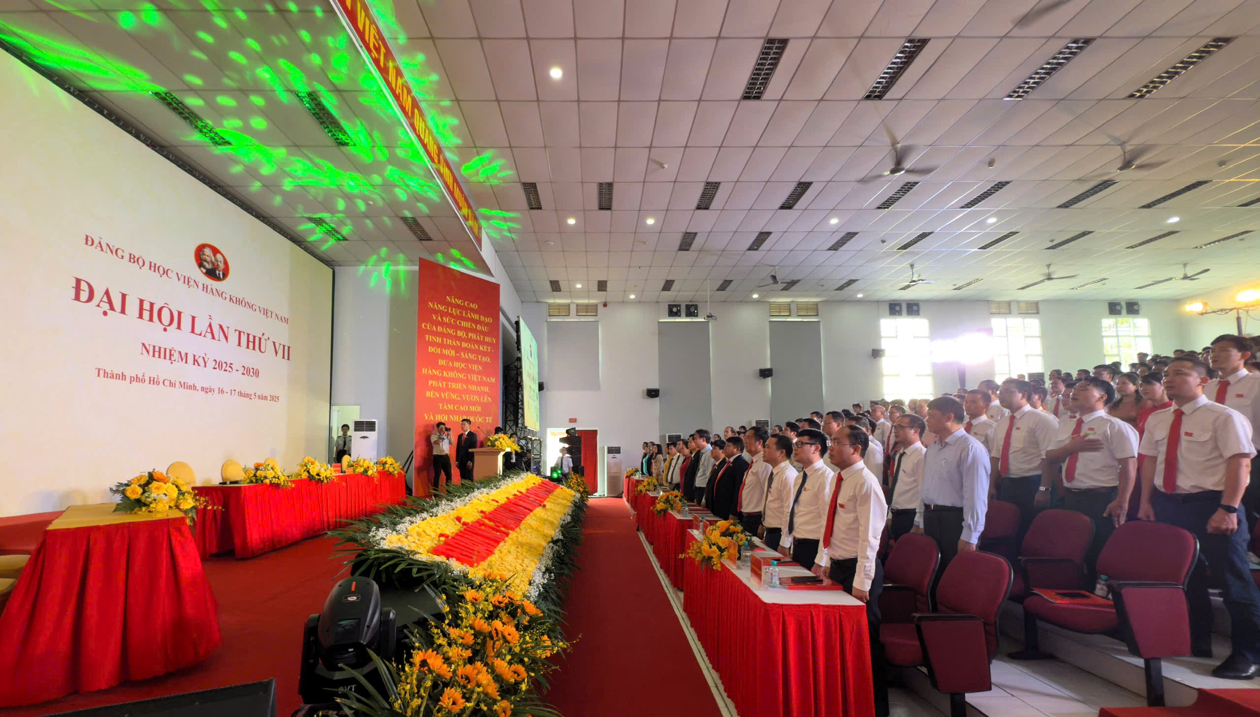 Đại hội Đảng bộ Học viện hàng không VN: Xác định mục tiêu, giải pháp đổi mới đào tạo- Ảnh 1. Đại hội Đảng bộ Học viện hàng không VN: Xác định mục tiêu, giải pháp đổi mới đào tạo- Ảnh 1.