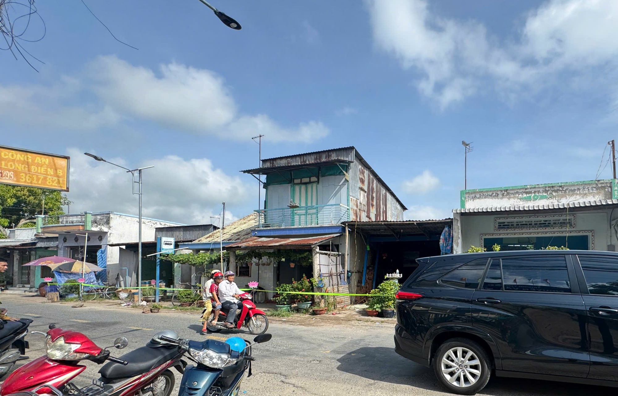An Giang: Sạt lở bờ sông Ông Chưởng, 10 căn nhà bị cuốn xuống nước- Ảnh 2. w88 vin app Giw88 vin appg: Sạt lở bờ sông Ông Chưởng, 10 căn nhà bị cuốn xuống nước- Ảnh 2.