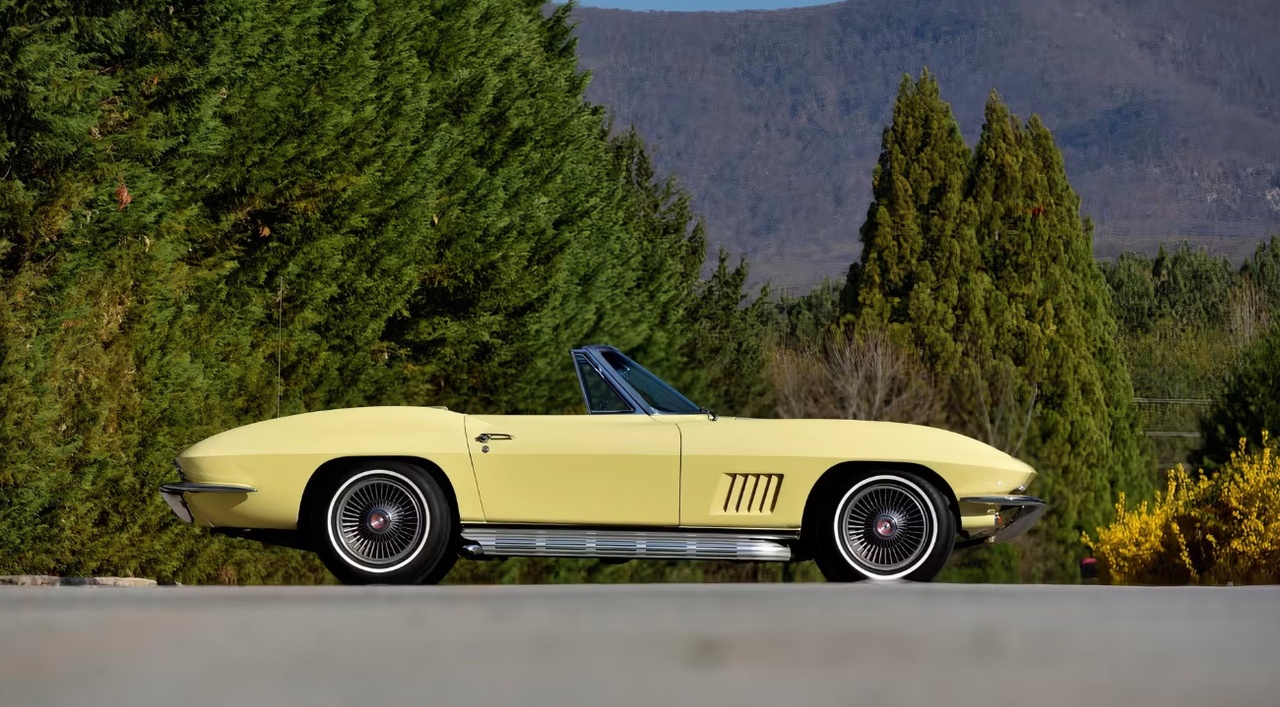 Xế cổ Chevrolet Corvette gần 60 tuổi vẫn như mới- Ảnh 2. Xế cổ Chevrolet Corvette gần 60 tuổi vẫn như mới- Ảnh 2.