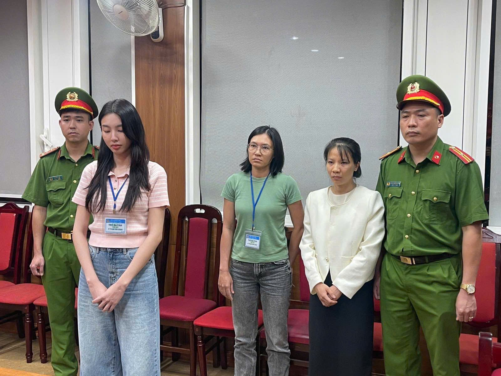 Vụ kẹo Kera: Khởi tố, bắt giam hoa hậu Thùy Tiên về tội lừa dối khách hàng- Ảnh 1. Vụ kẹo Kera: Khởi tố, bắt giam hoa hậu Thùy Tiên về tội lừa dối khách hàng- Ảnh 1.