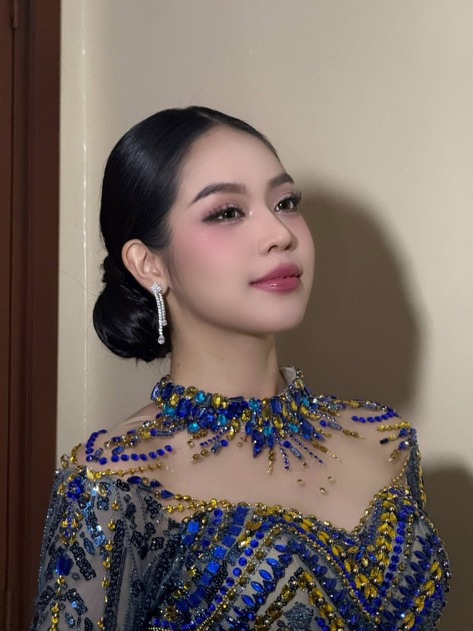 Hoa hậu Thanh Thuỷ gặp các nhan sắc quốc tế tại đêm chung kết Puteri Indonesia 2025- Ảnh 2. Hoa hậu Thanh Thuỷ gặp các nhan sắc quốc tế tại đêm chung kết Puteri Indonesia 2025- Ảnh 2.
