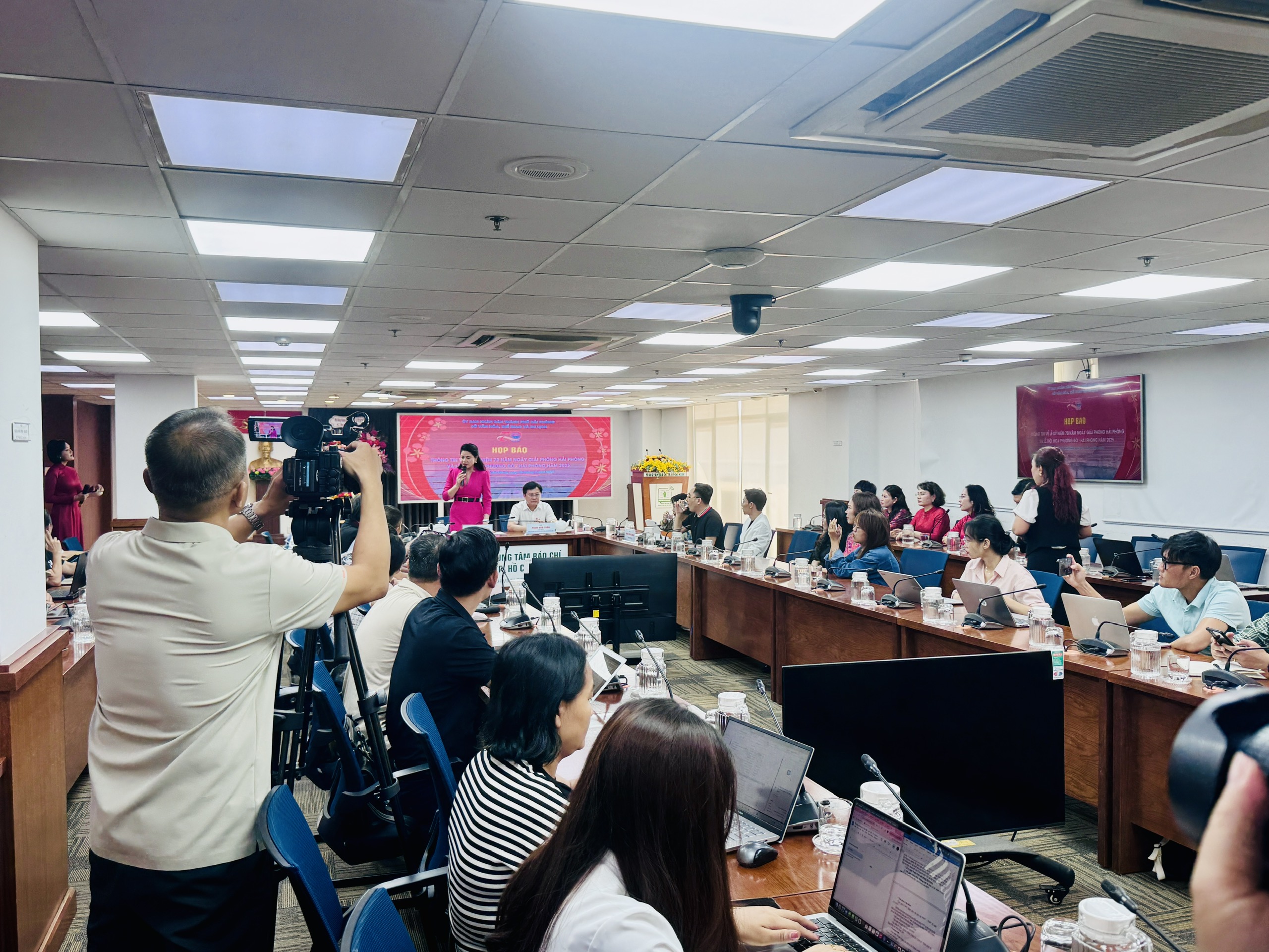 Ngày 10/5 khai trương đoàn tàu hạng sang trên tuyến Hà Nội - Hải Phòng- Ảnh 2. Ngày 10/5 khai trương đoàn tàu hạng sang trên tuyến Hà Nội - Hải Phòng- Ảnh 2.