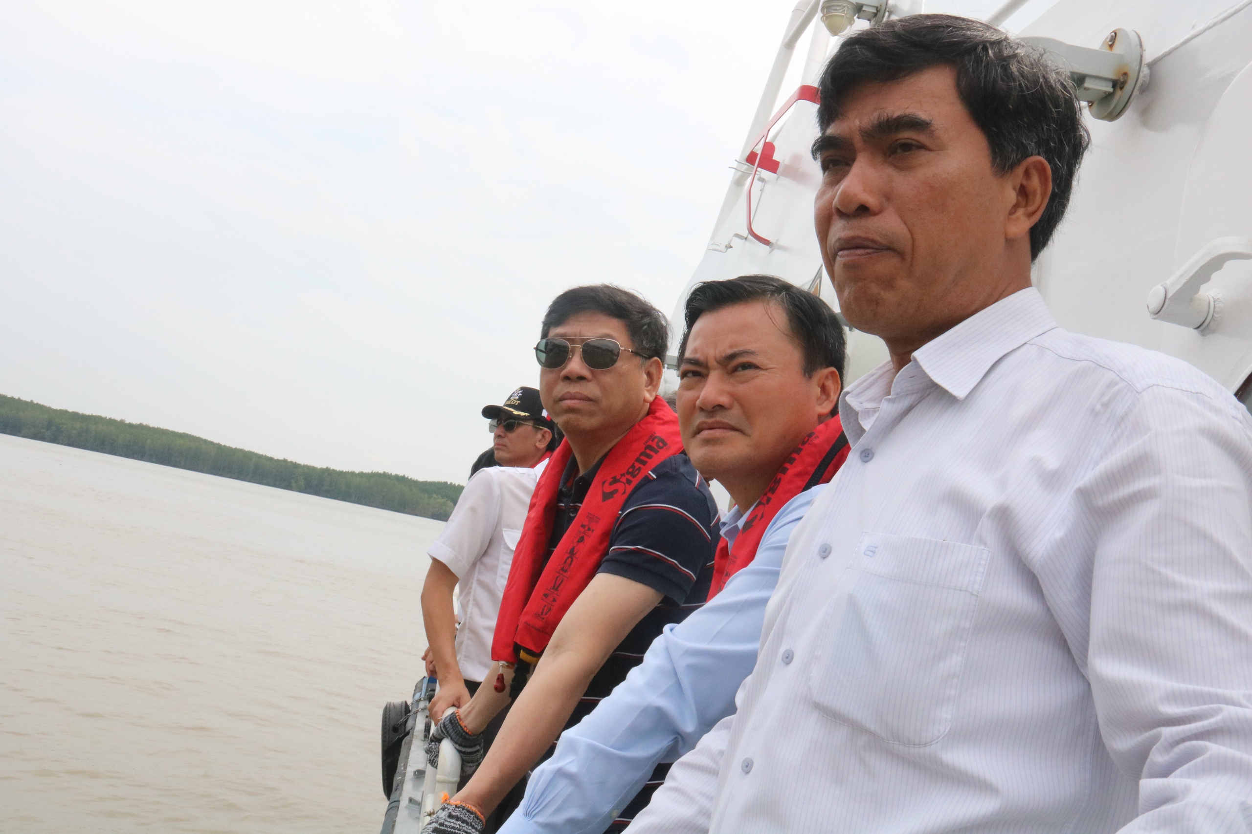 Deputy Minister Nguyen Xuan Sang issued an urgent directive regarding the ship collision- Ảnh 1. Deputy Minister Nguyen Xuan Sang issued an urgent directive regarding the ship collision- Ảnh 1.
