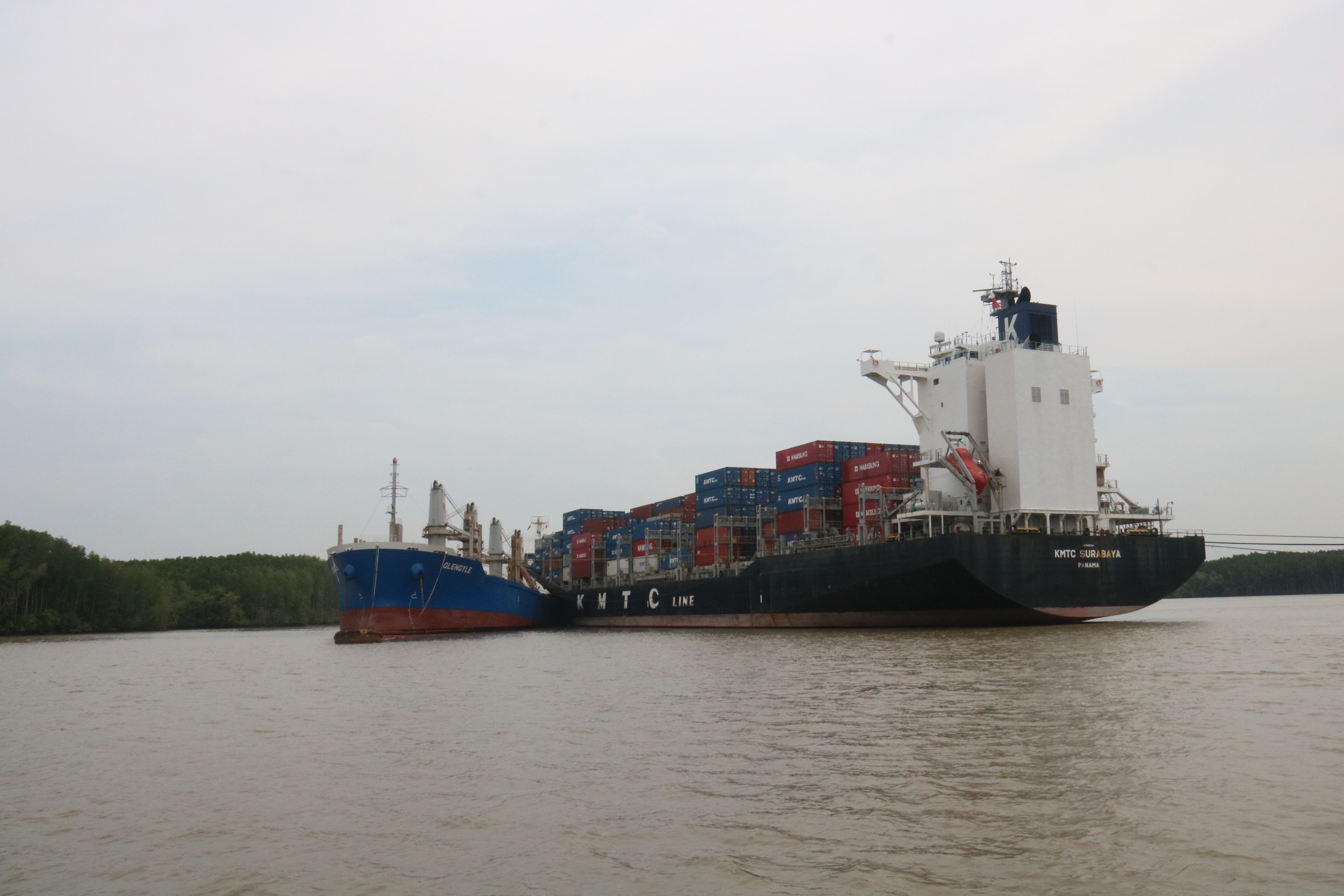 Deputy Minister Nguyen Xuan Sang issued an urgent directive regarding the ship collision- Ảnh 2. Deputy Minister Nguyen Xuan Sang issued an urgent directive regarding the ship collision- Ảnh 2.